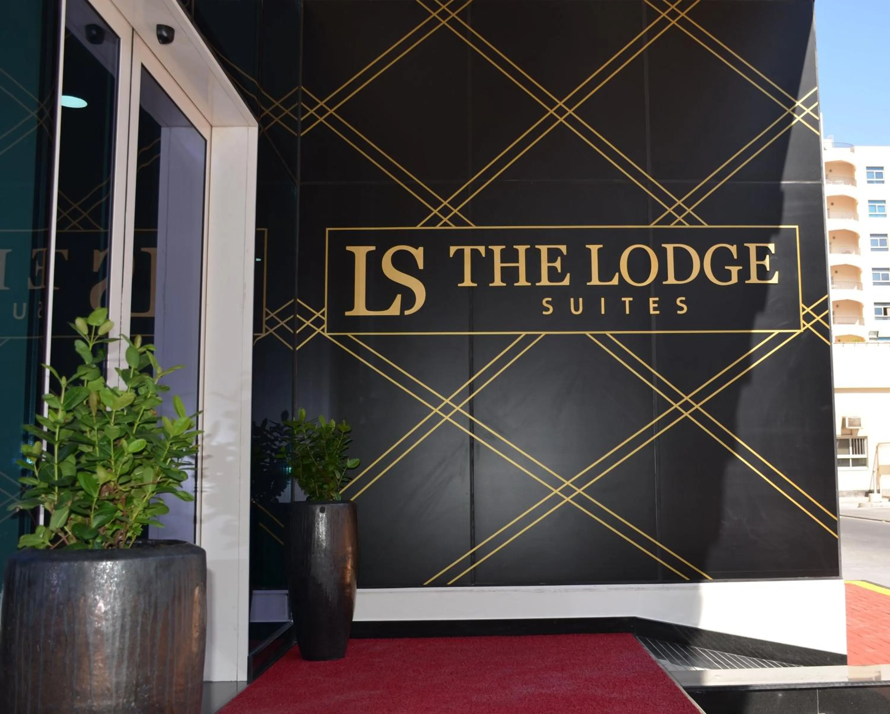 Facade/entrance in The Lodge Suites