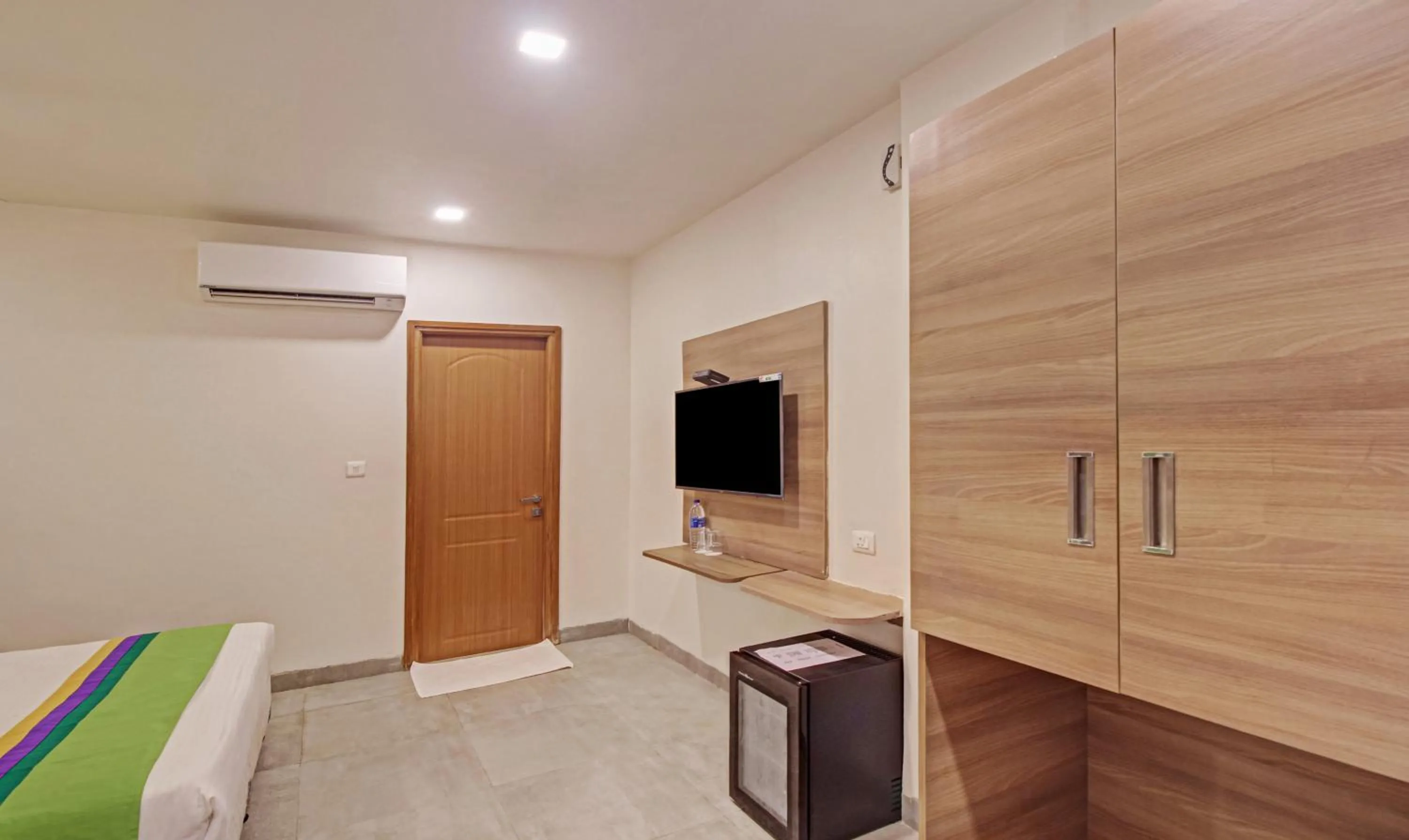 Bedroom in Itsy Hotels Tao Residency, 2 Minutes Walk From Baga Beach