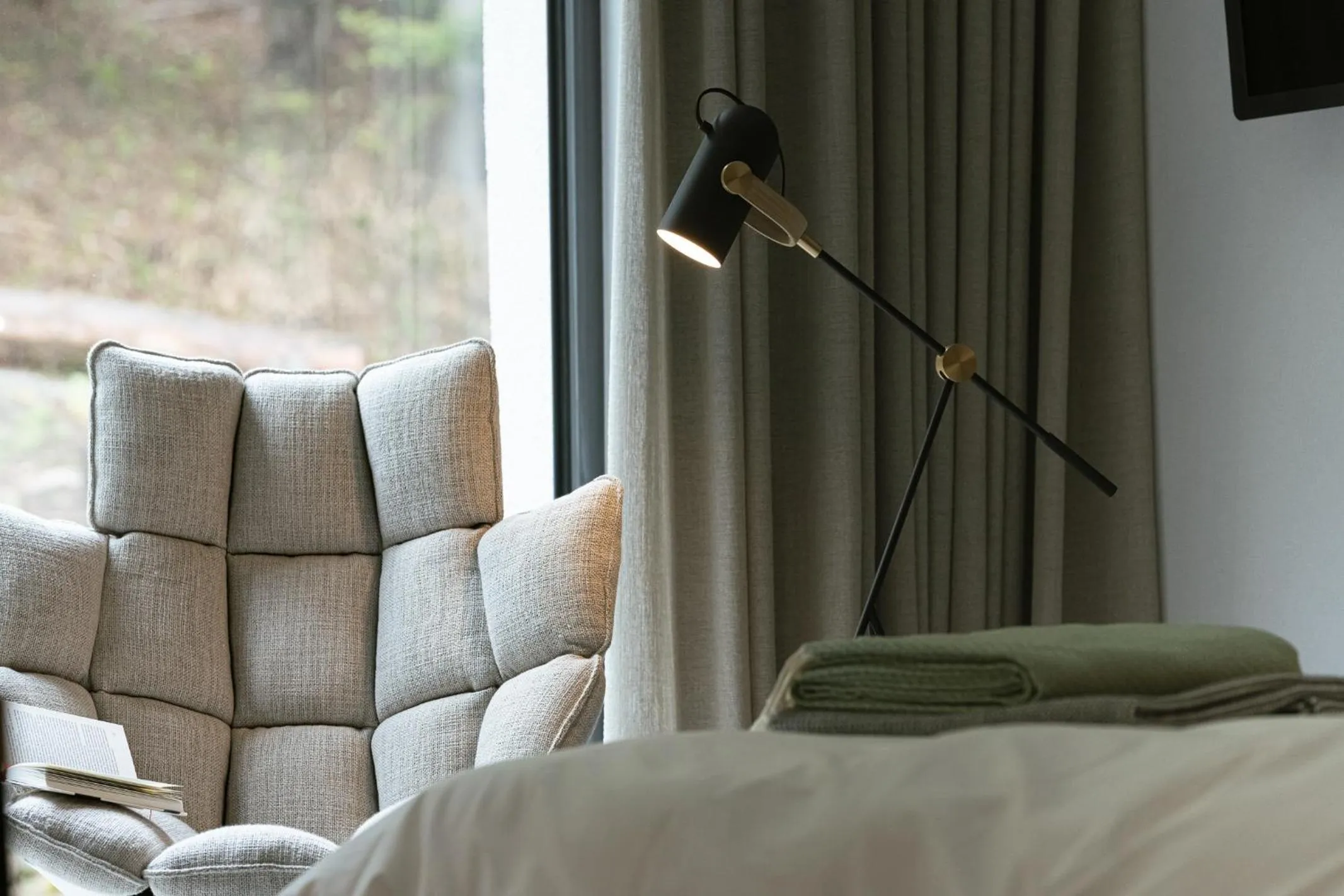 Photo of the whole room, Bed in Hotel VierJahreszeiten am Seilersee