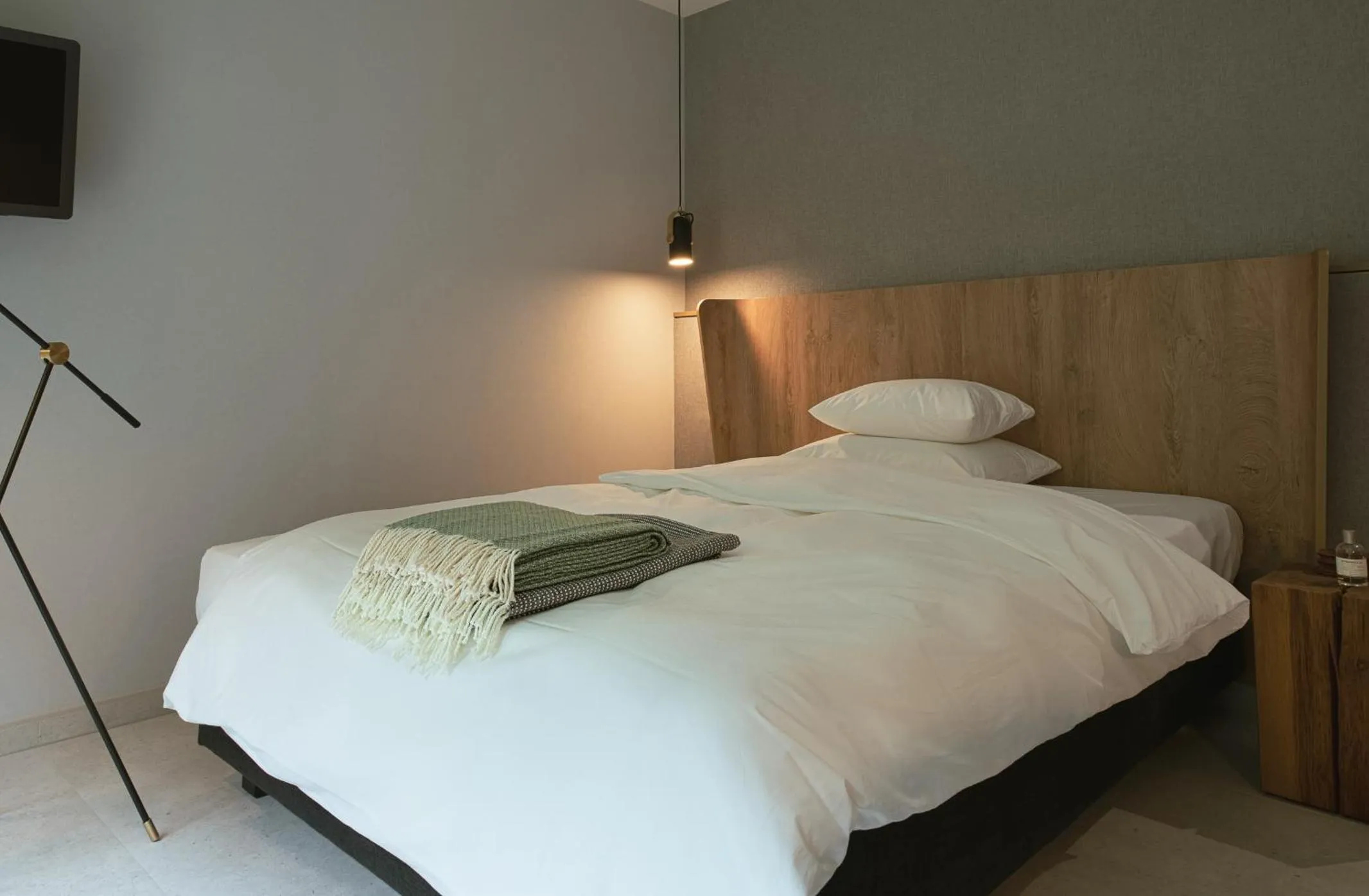 Photo of the whole room, Bed in Hotel VierJahreszeiten am Seilersee