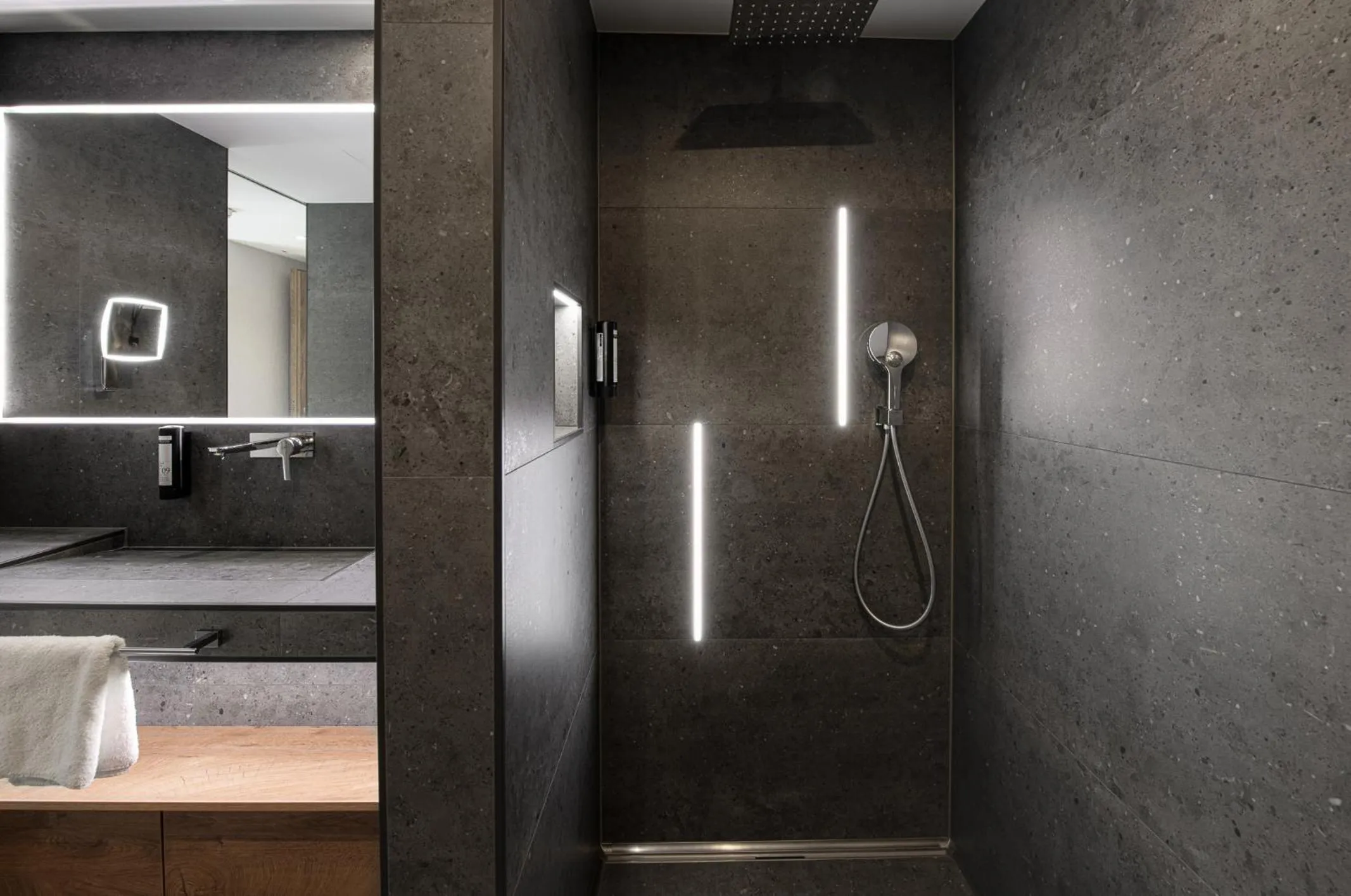 Bathroom in Hotel VierJahreszeiten am Seilersee