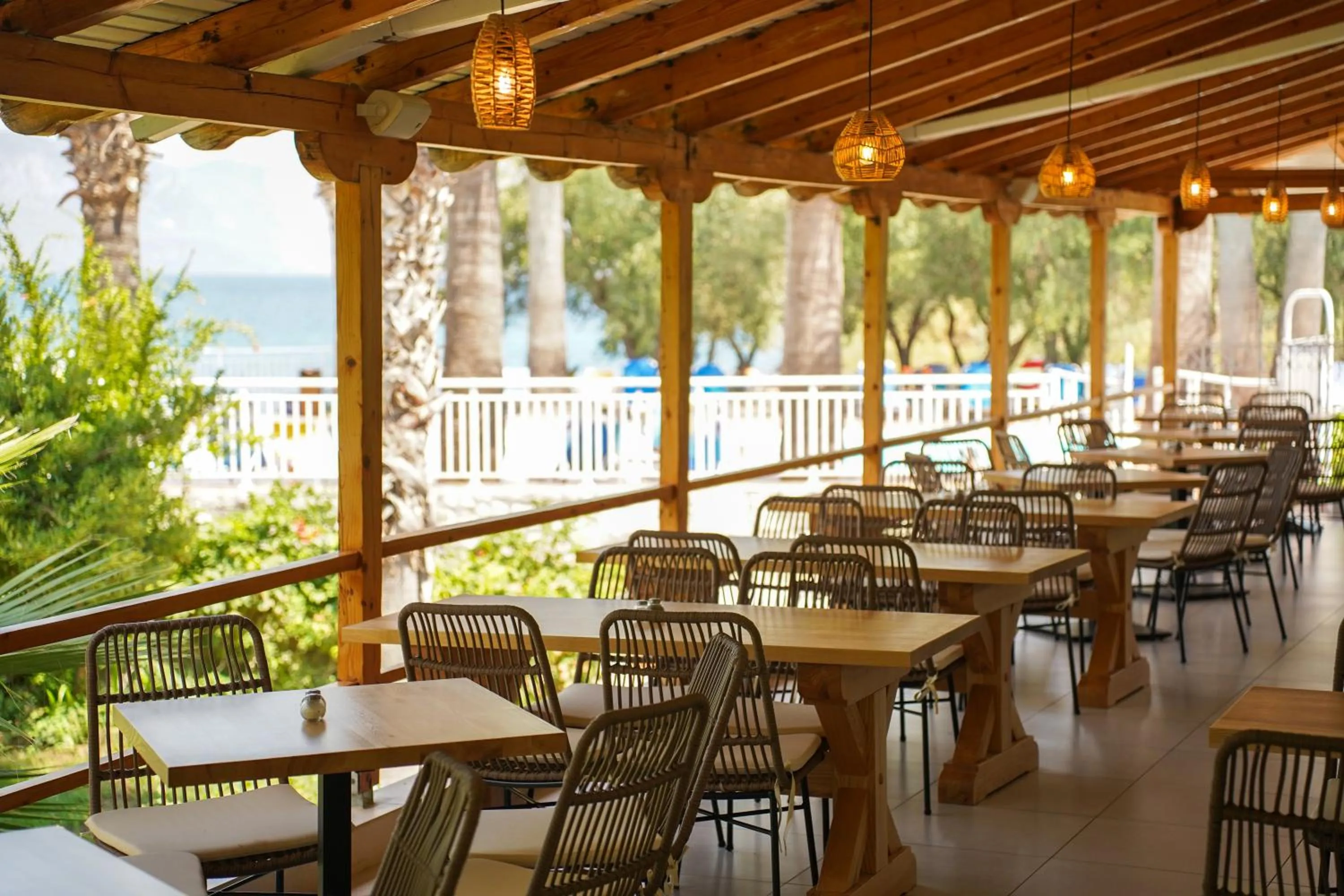 Restaurant/places to eat in HOTEL SISSY