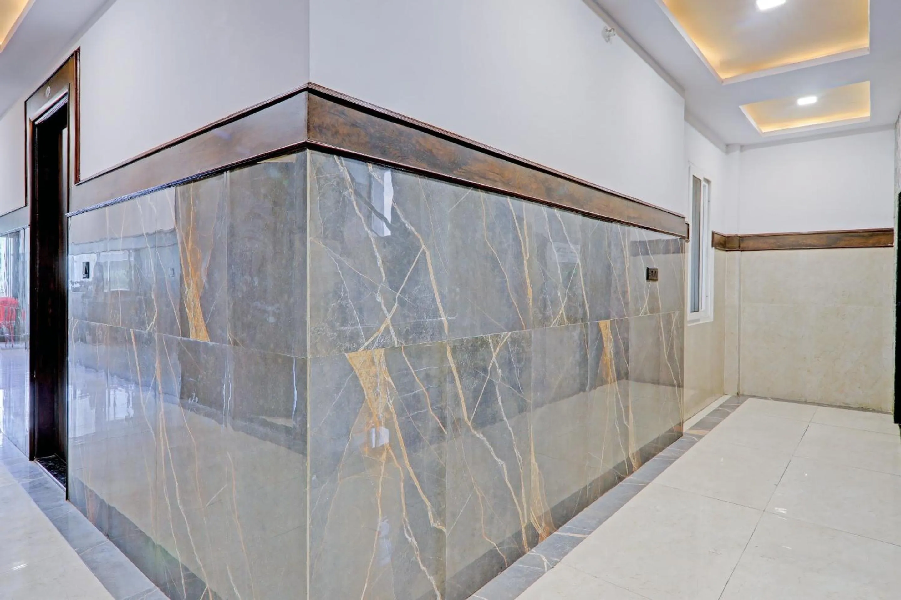 Lobby or reception in Townhouse Jayati Oasis Inn