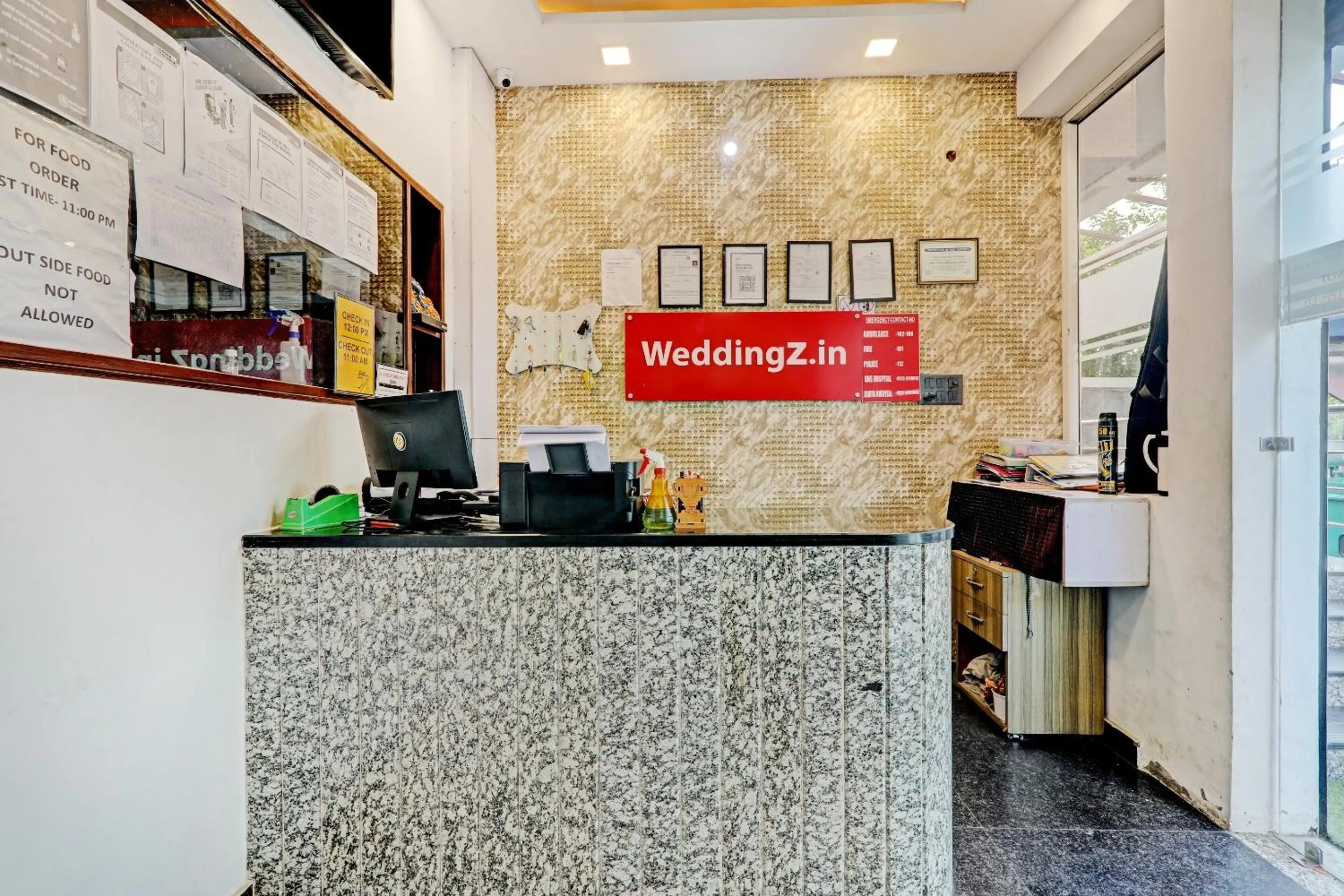 Lobby or reception in Townhouse Jayati Oasis Inn