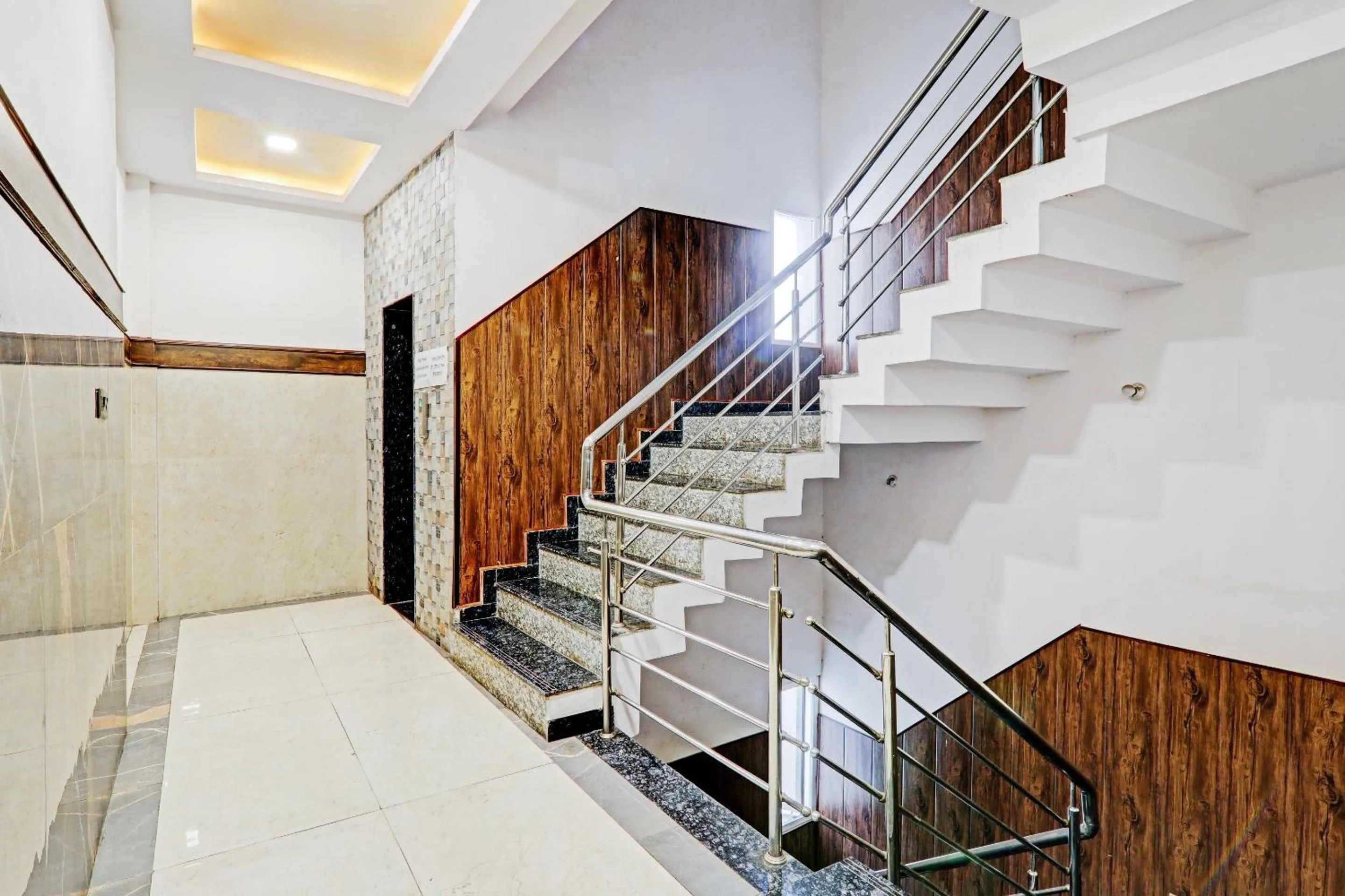 Lobby or reception in Townhouse Jayati Oasis Inn