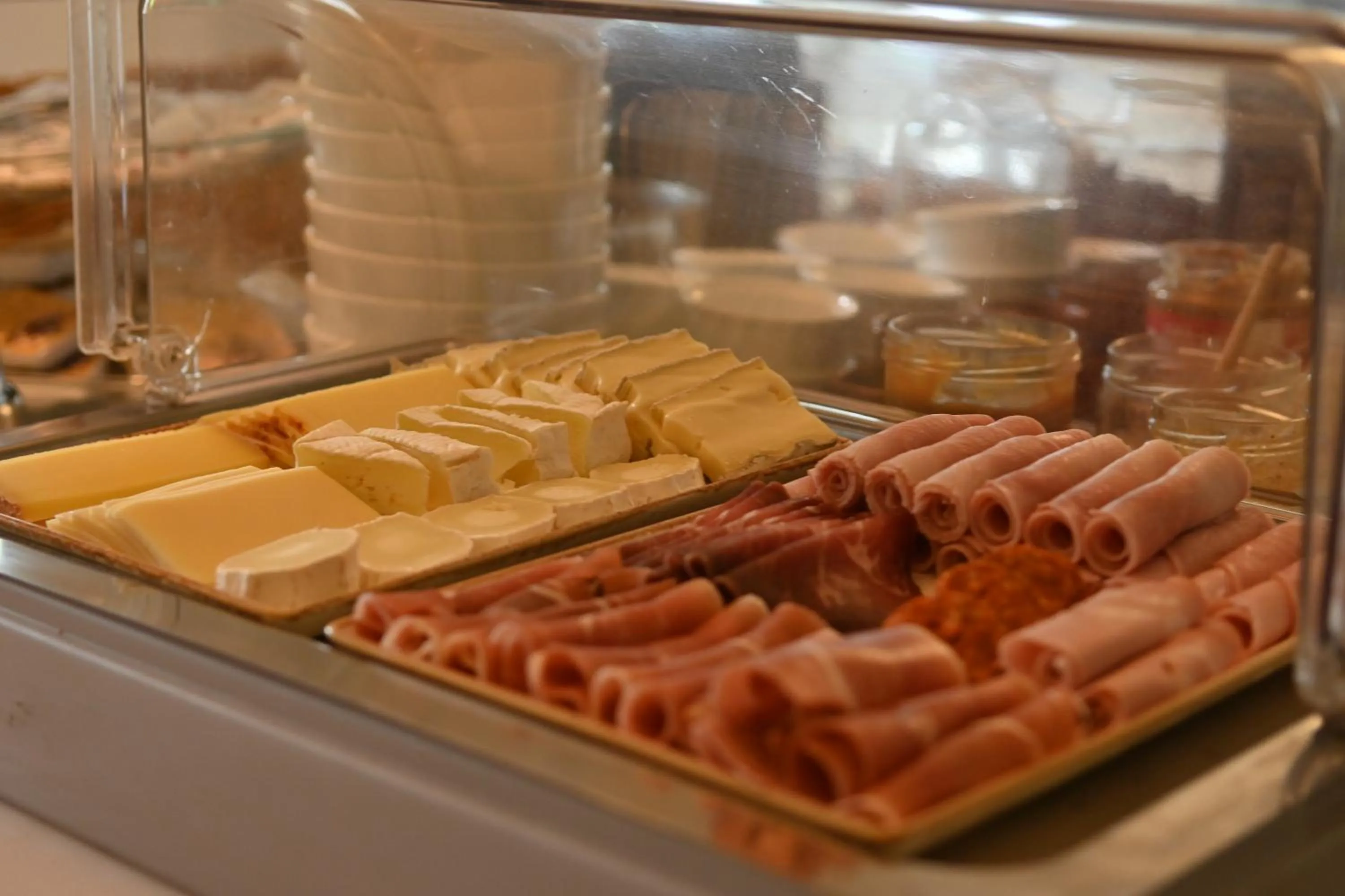 Buffet breakfast in Les Jardins de Bormes, hôtel adult only avec sauna & jacuzzi