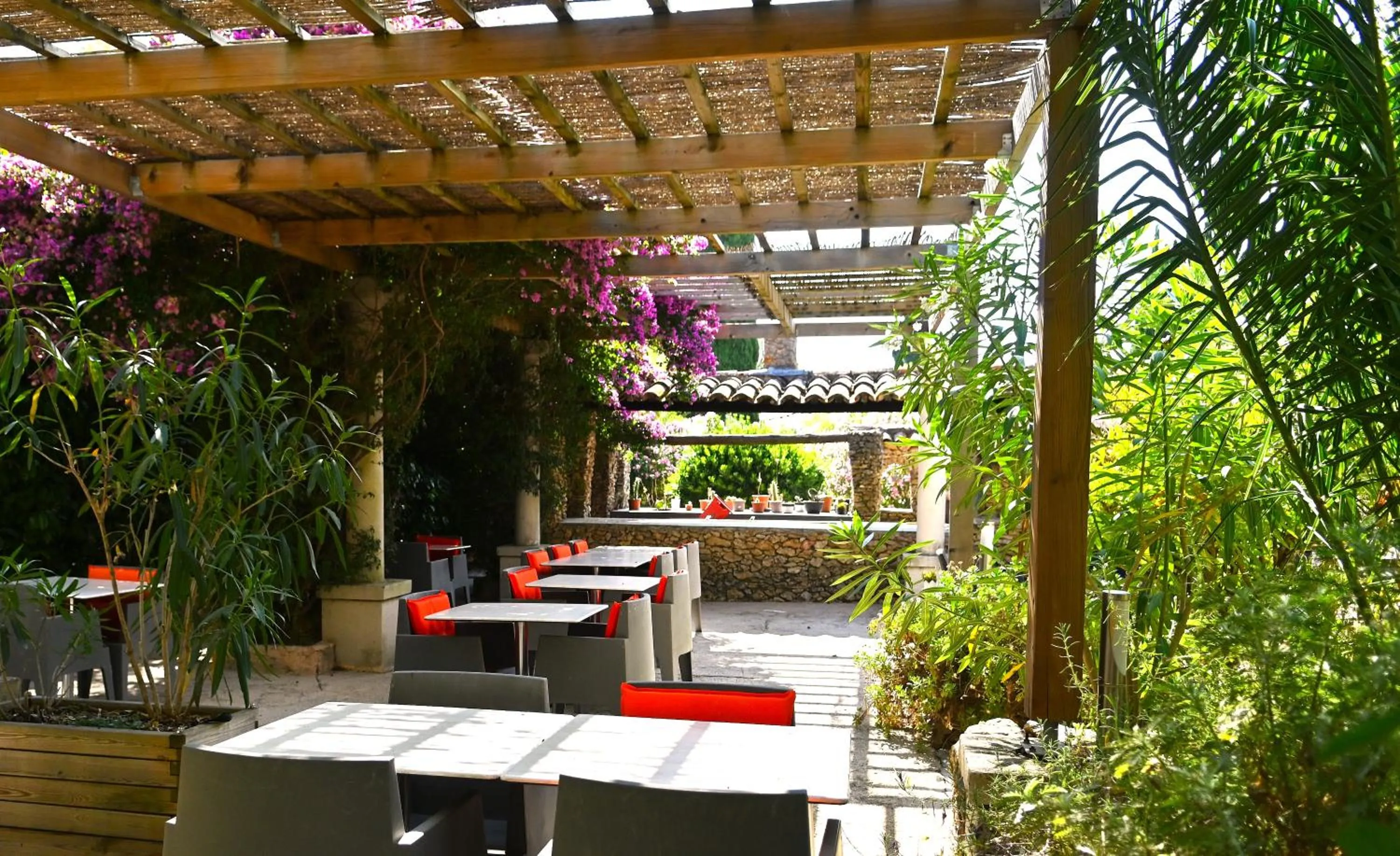 Patio in Les Jardins de Bormes, hôtel adult only avec sauna & jacuzzi