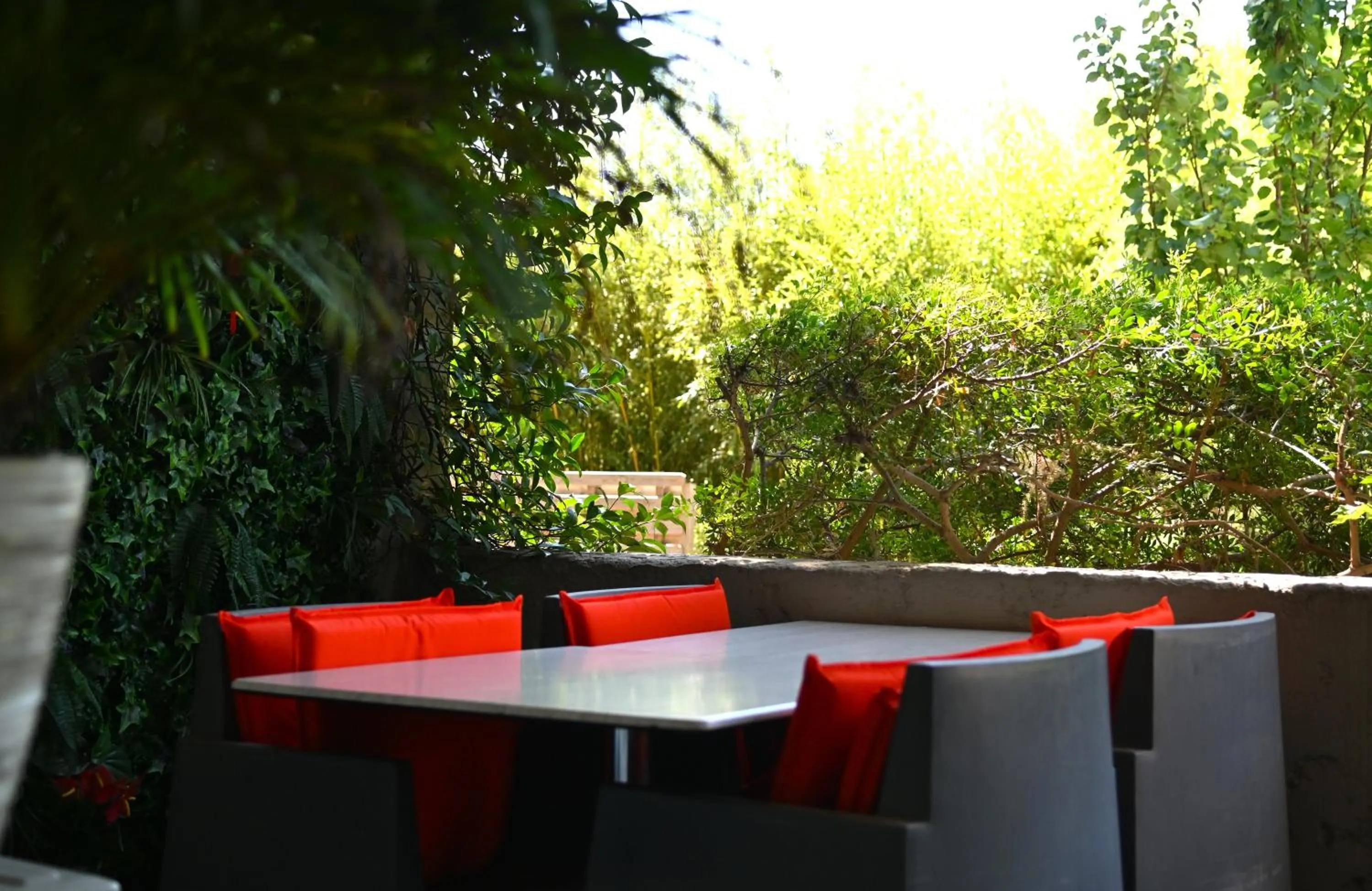 Patio in Les Jardins de Bormes, hôtel adult only avec sauna & jacuzzi