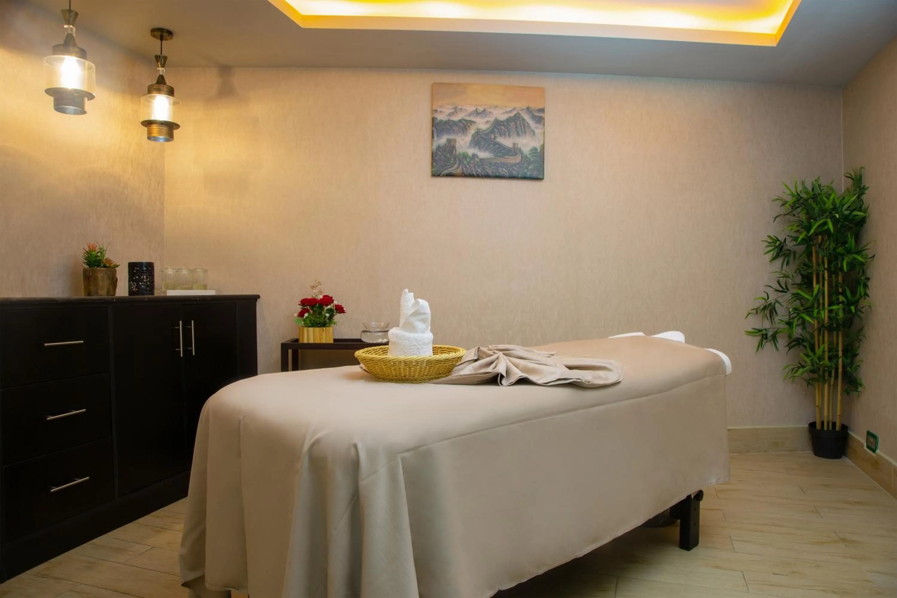 Massage, Bed in Radisson Blu Hotel, Muscat