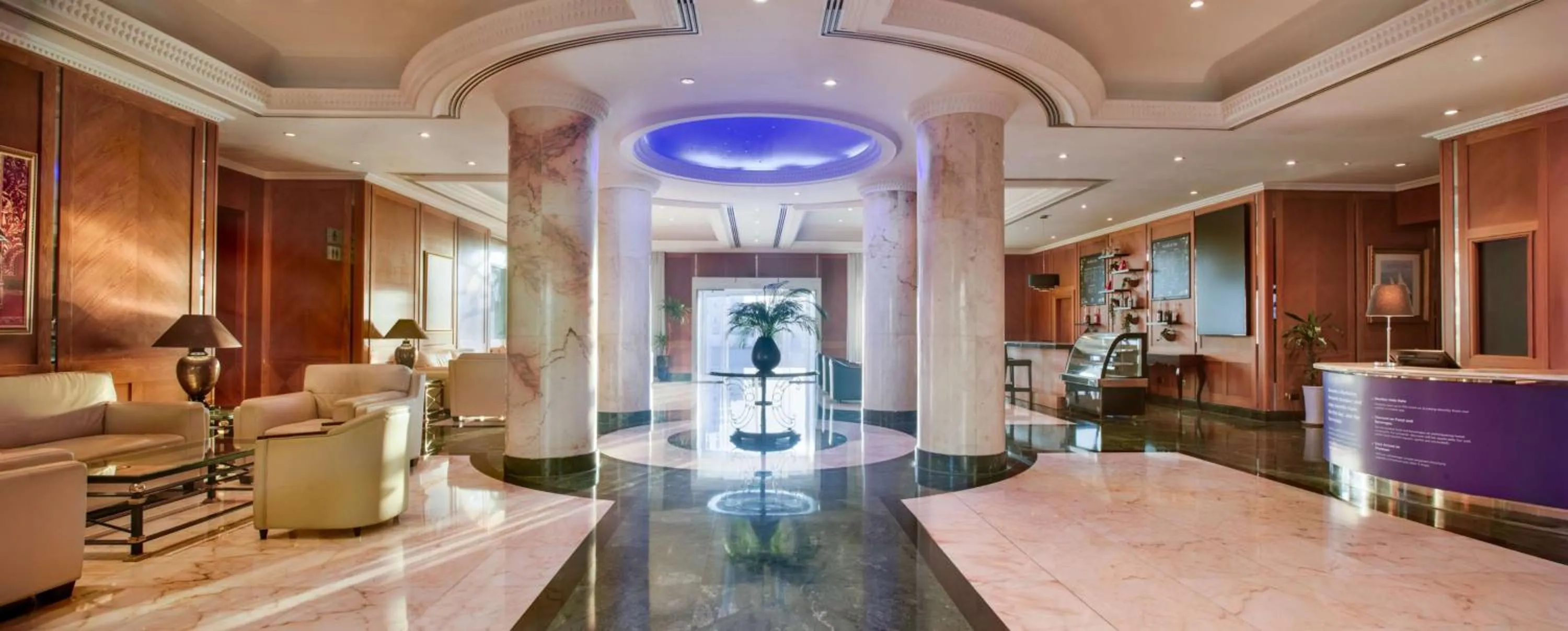 Lobby or reception in Radisson Blu Hotel, Muscat