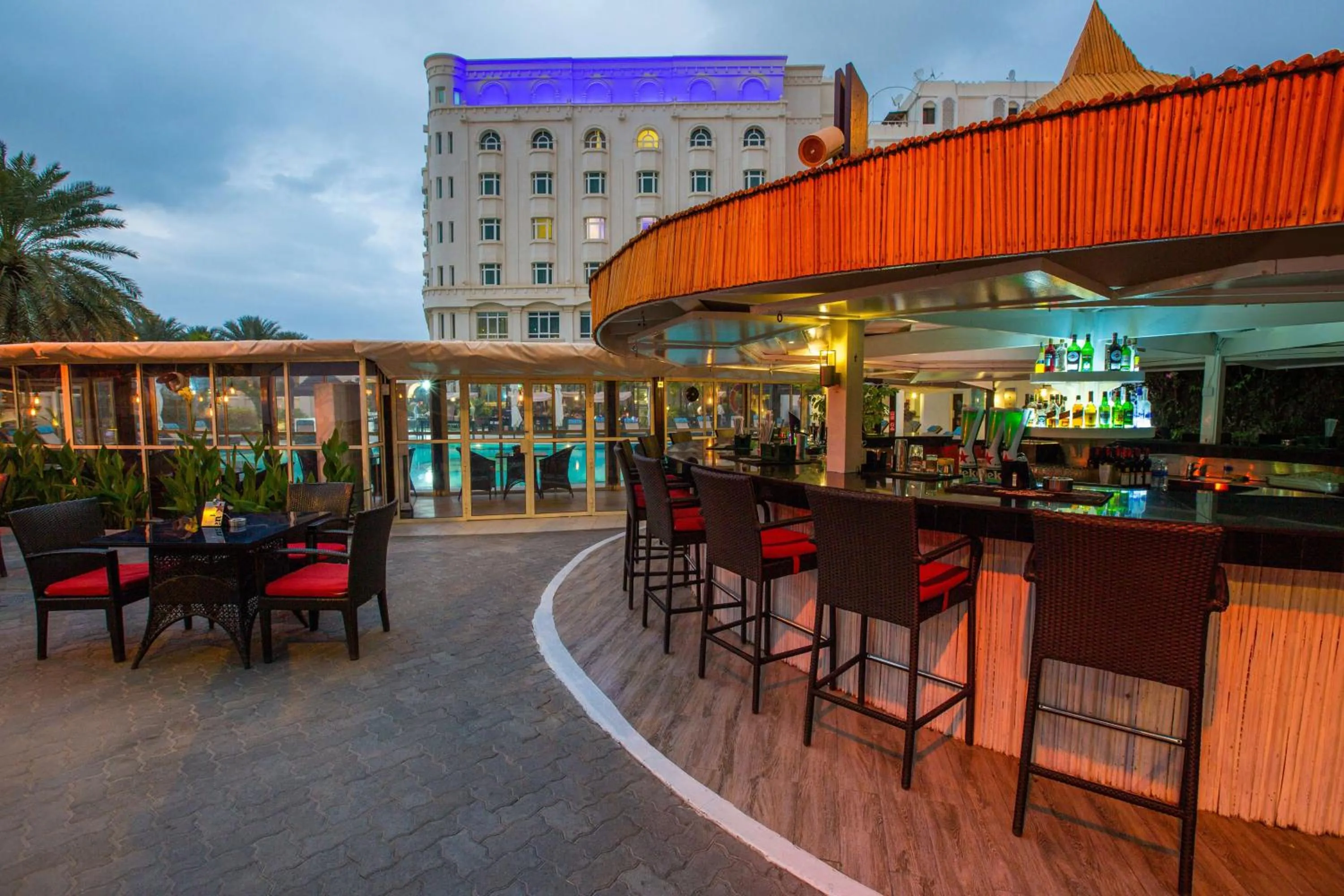 Lounge or bar in Radisson Blu Hotel, Muscat