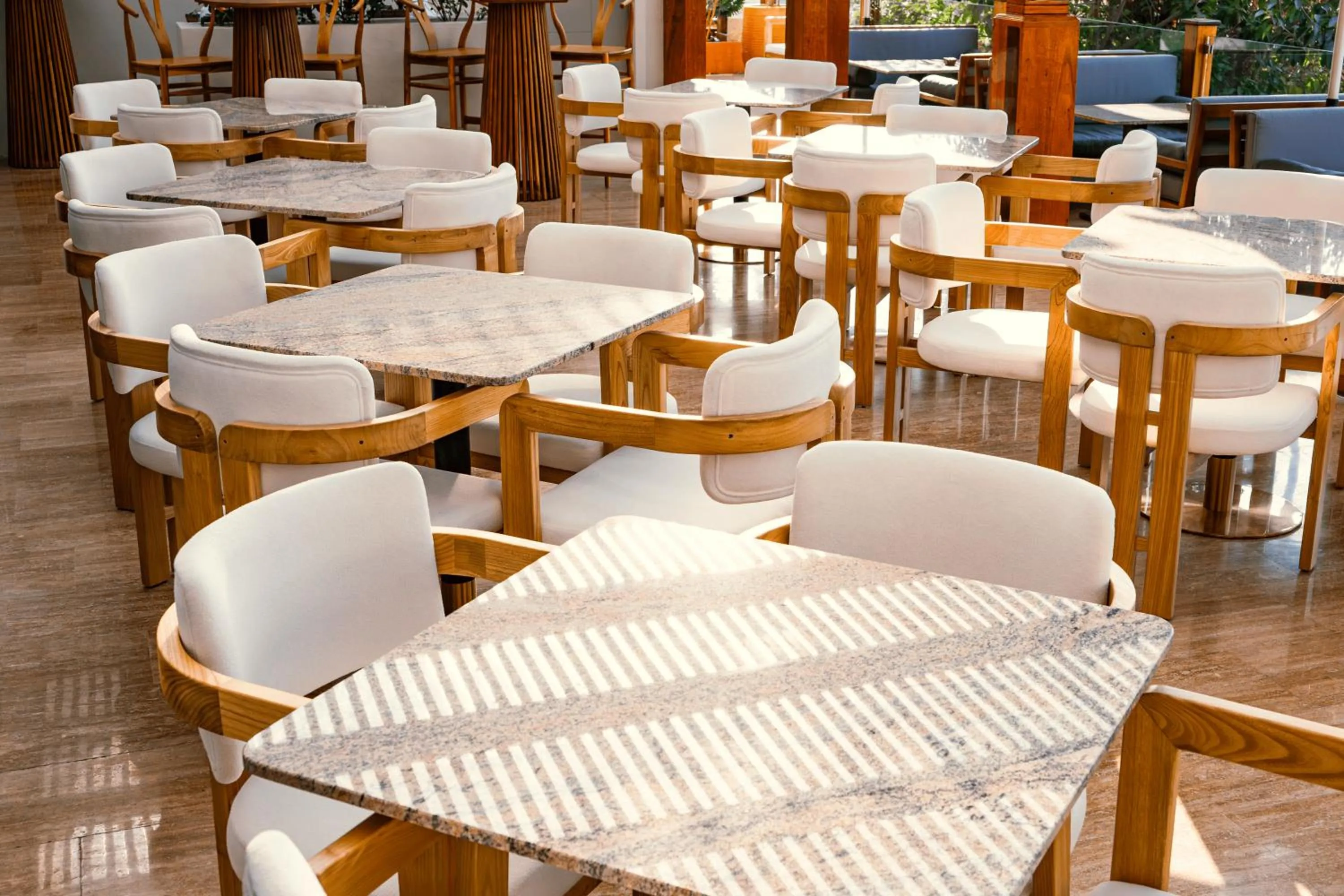 Restaurant/places to eat in Dubai Marine Beach Resort & Spa