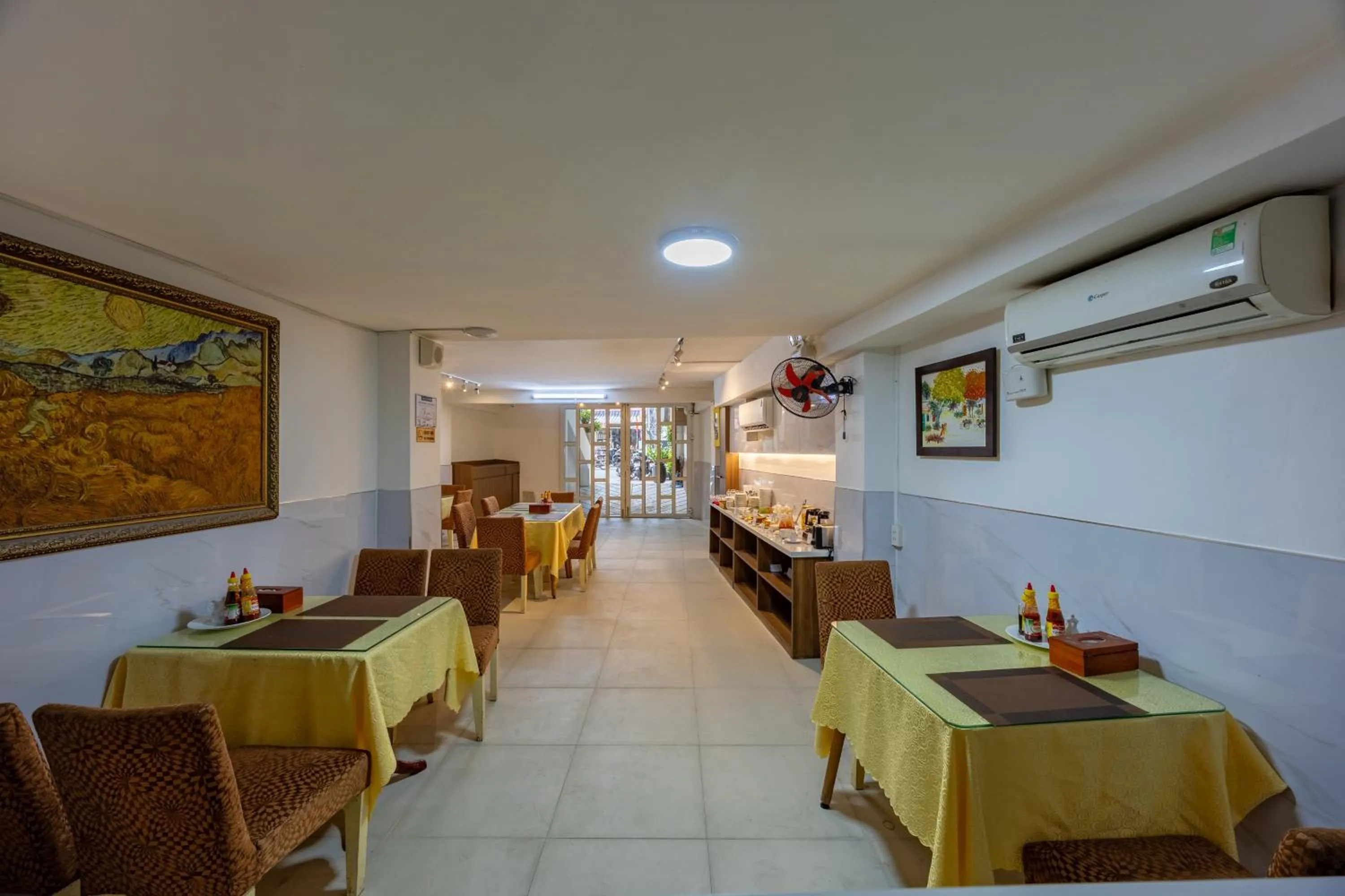 Restaurant/places to eat in A25 Hotel - 14 Phó Đức Chính