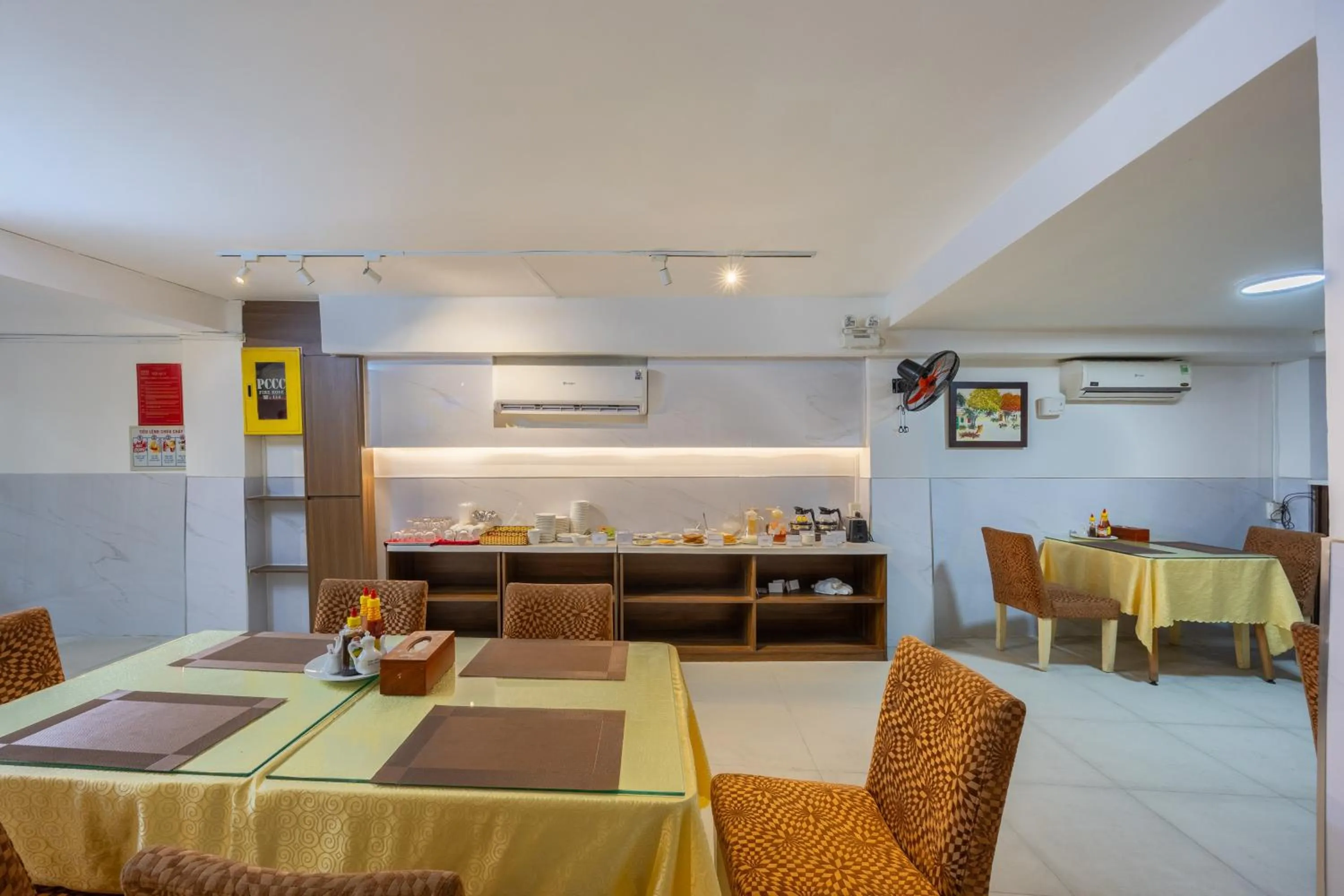 Restaurant/places to eat in A25 Hotel - 14 Phó Đức Chính