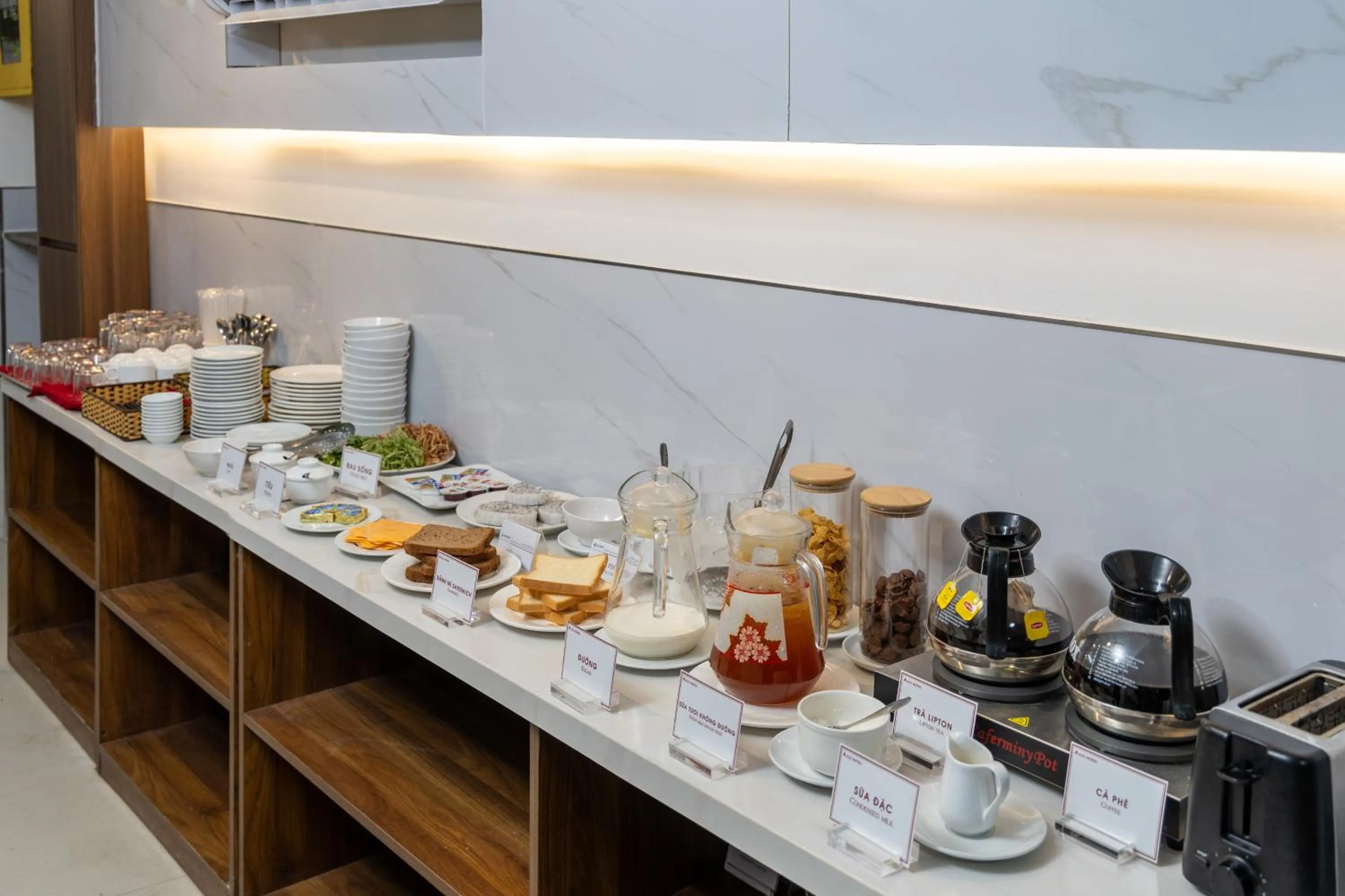 Restaurant/places to eat in A25 Hotel - 14 Phó Đức Chính