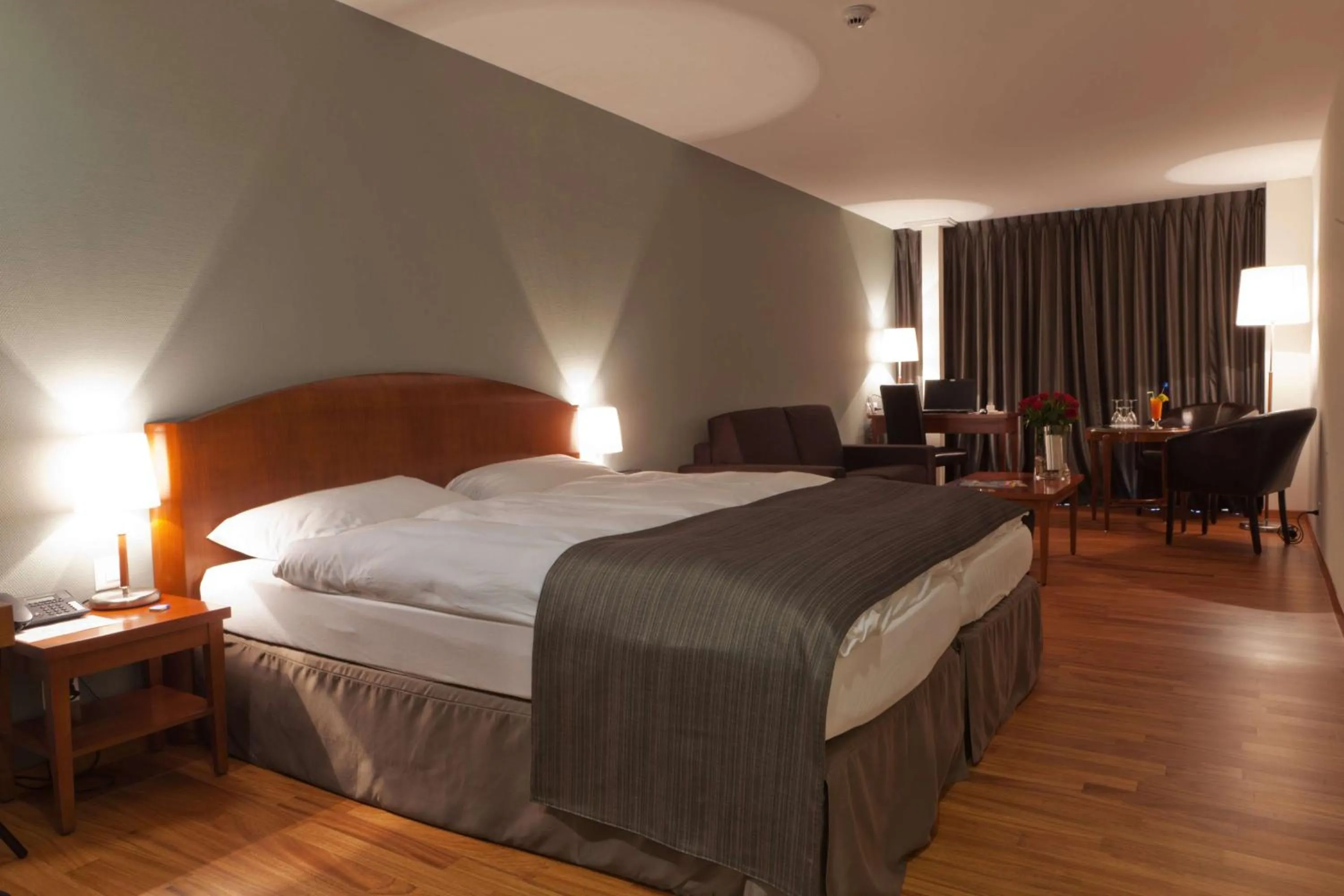 Photo of the whole room, Bed in Hôtel Rallye & Entrées aux Bains de la Gruyère