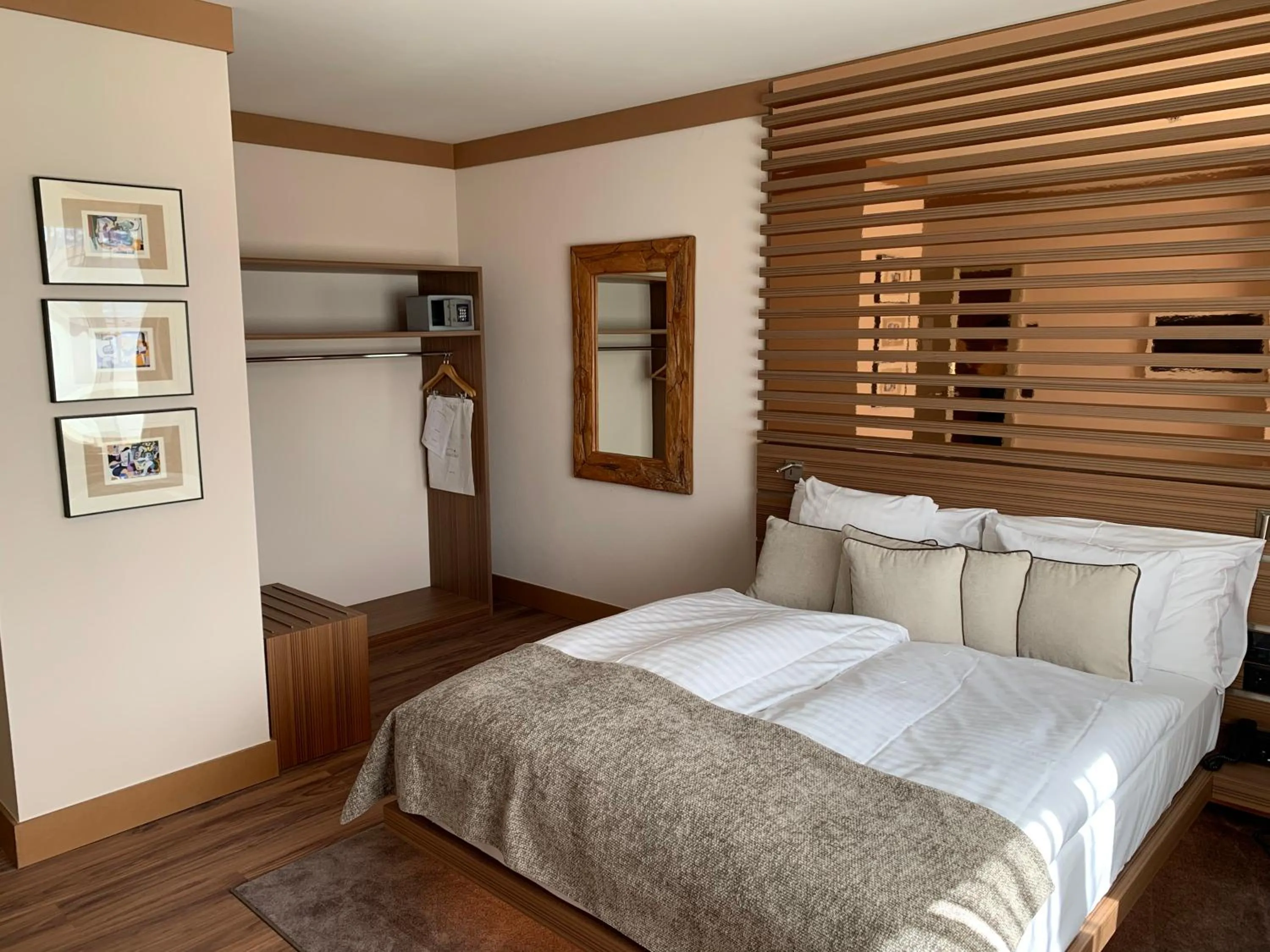 Bed in Hôtel Rallye & Entrées aux Bains de la Gruyère