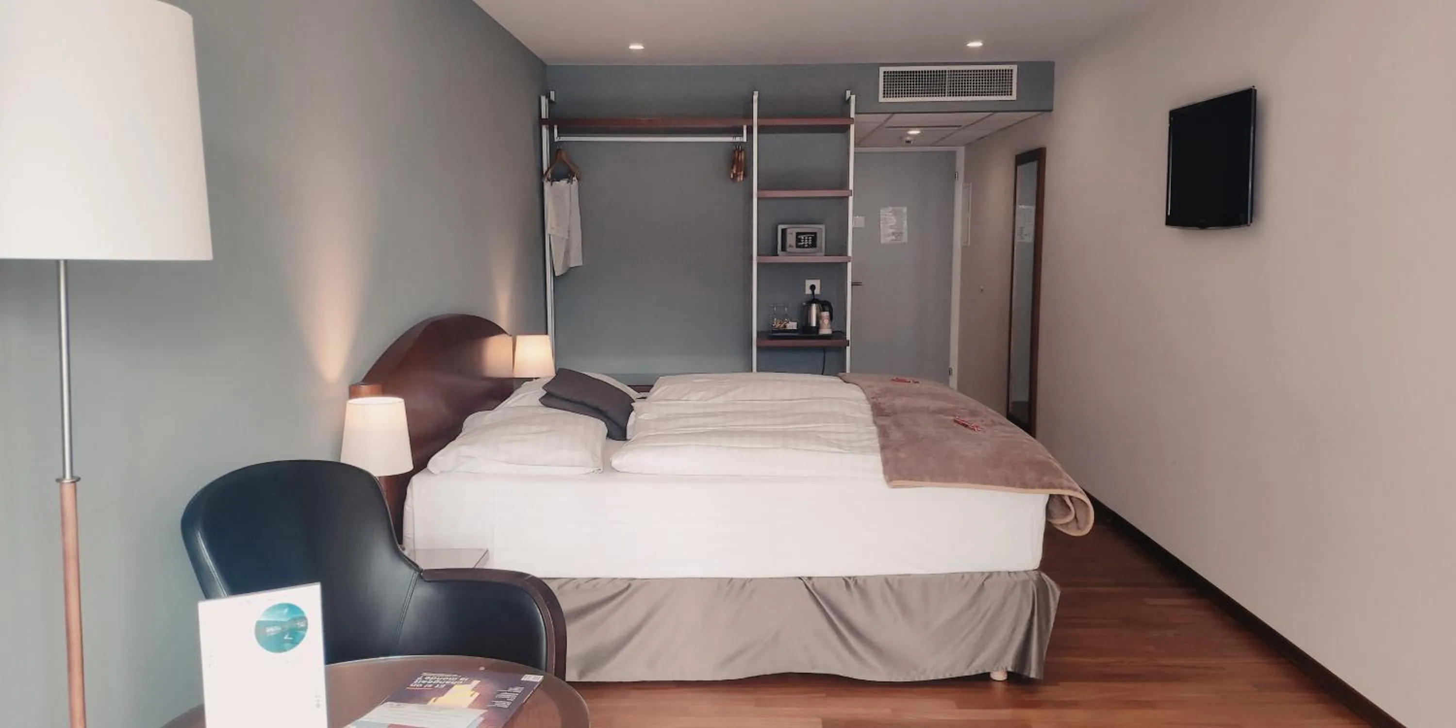 Bedroom, Bed in Hôtel Rallye & Entrées aux Bains de la Gruyère