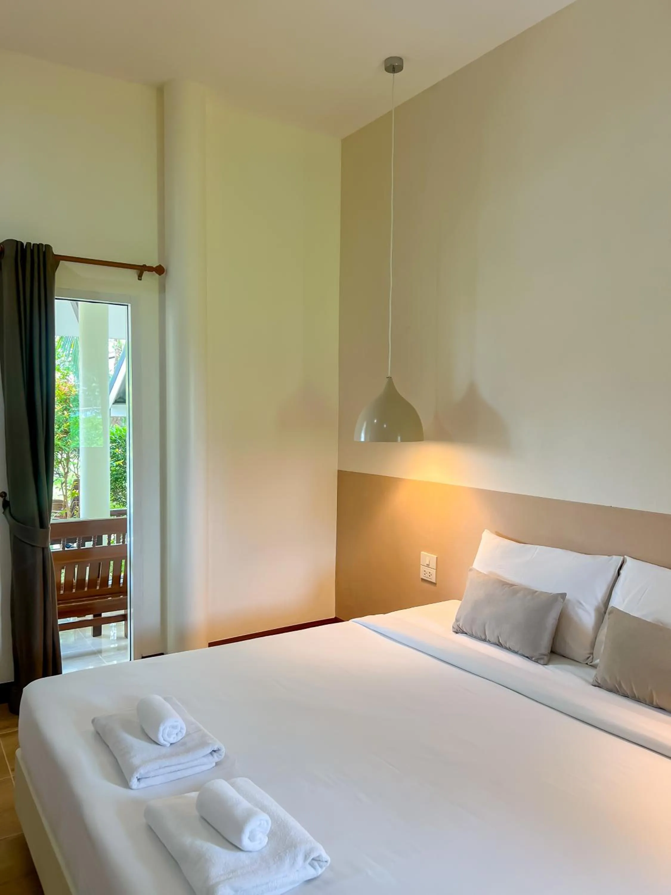 Bed in Nisasiri Boutique Resort