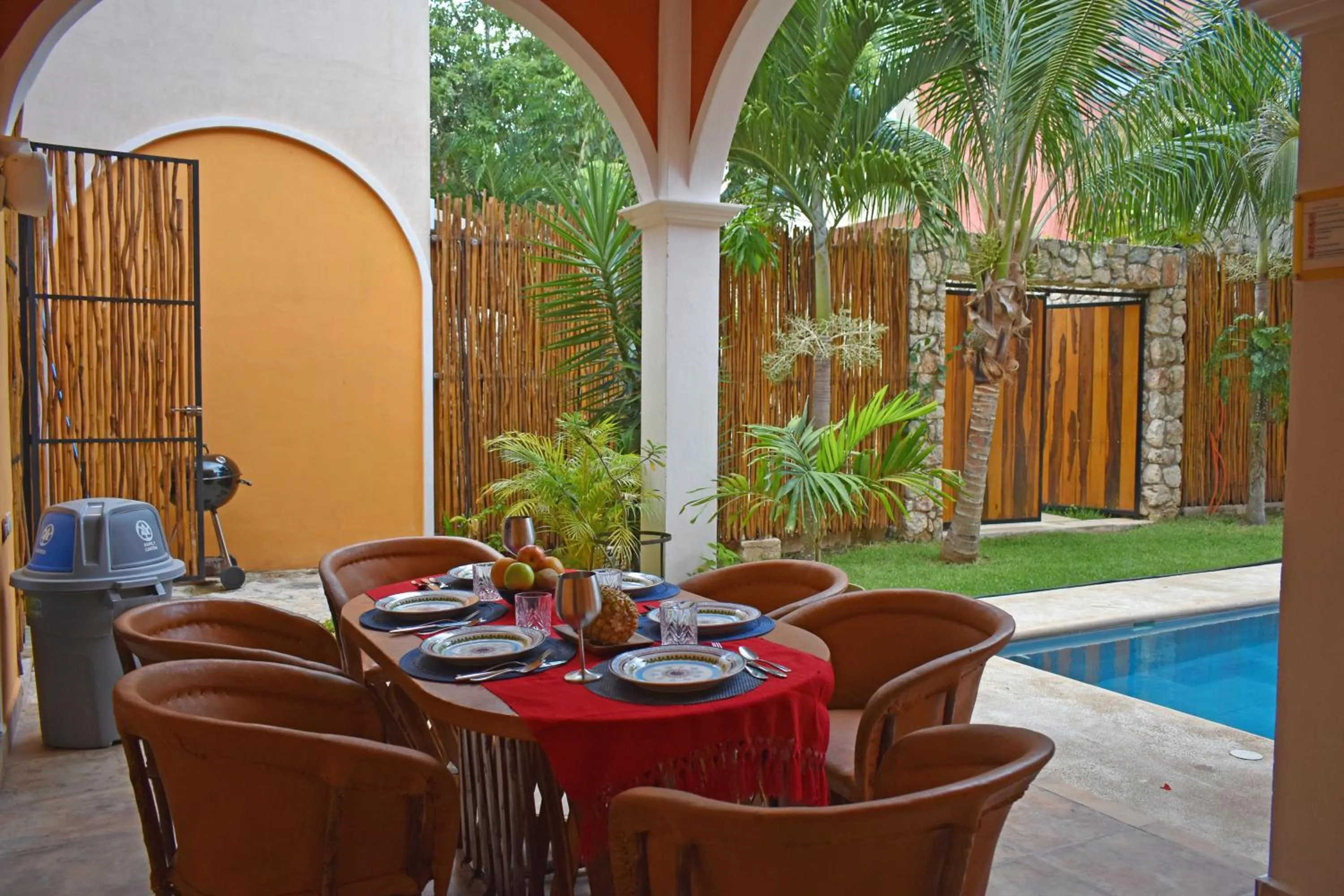 Dining area in VILLA UNAHANA