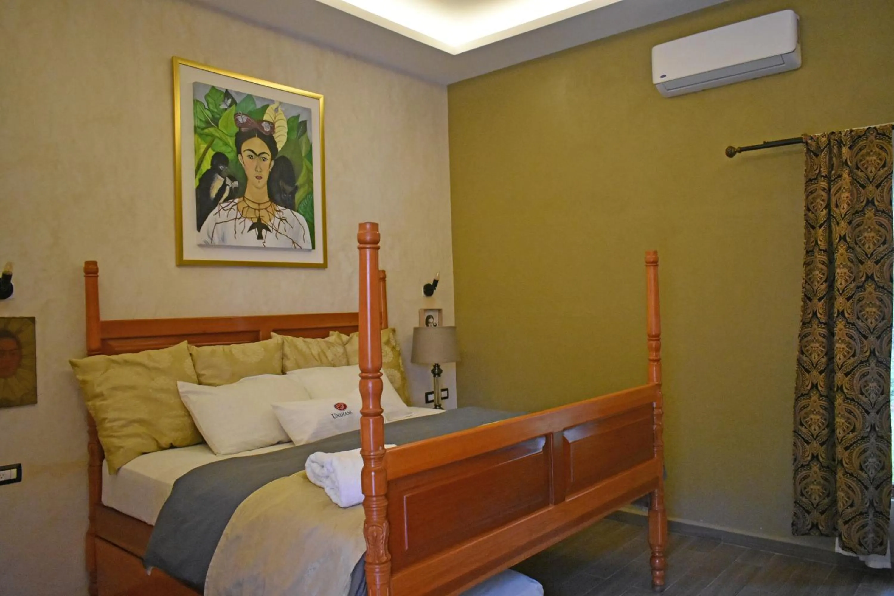 People, Bed in VILLA UNAHANA