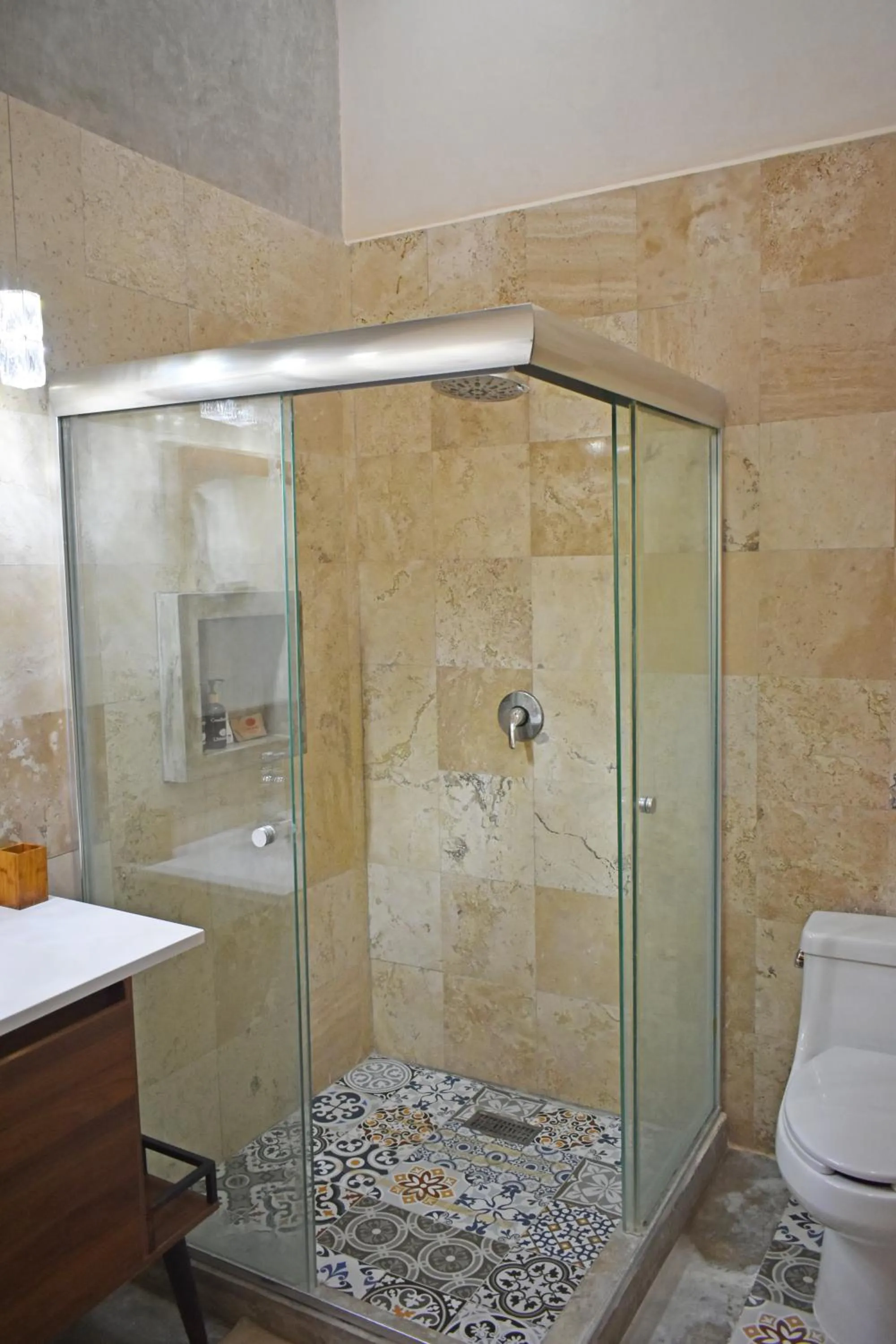 Shower in VILLA UNAHANA