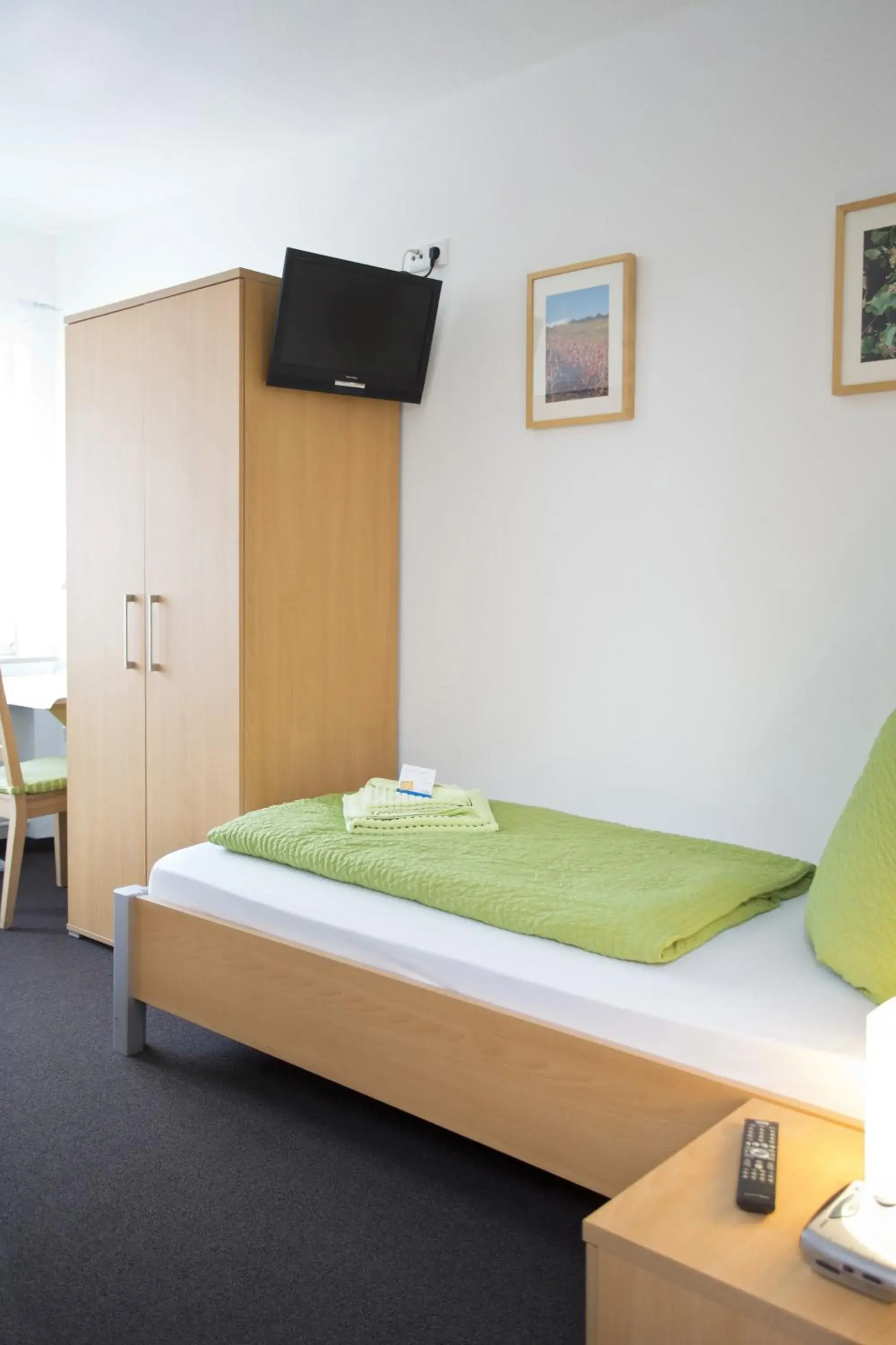 Budget Single Room - single occupancy in Hotel Emmerich Budget Single Room - single occupancy in Hotel Emmerich