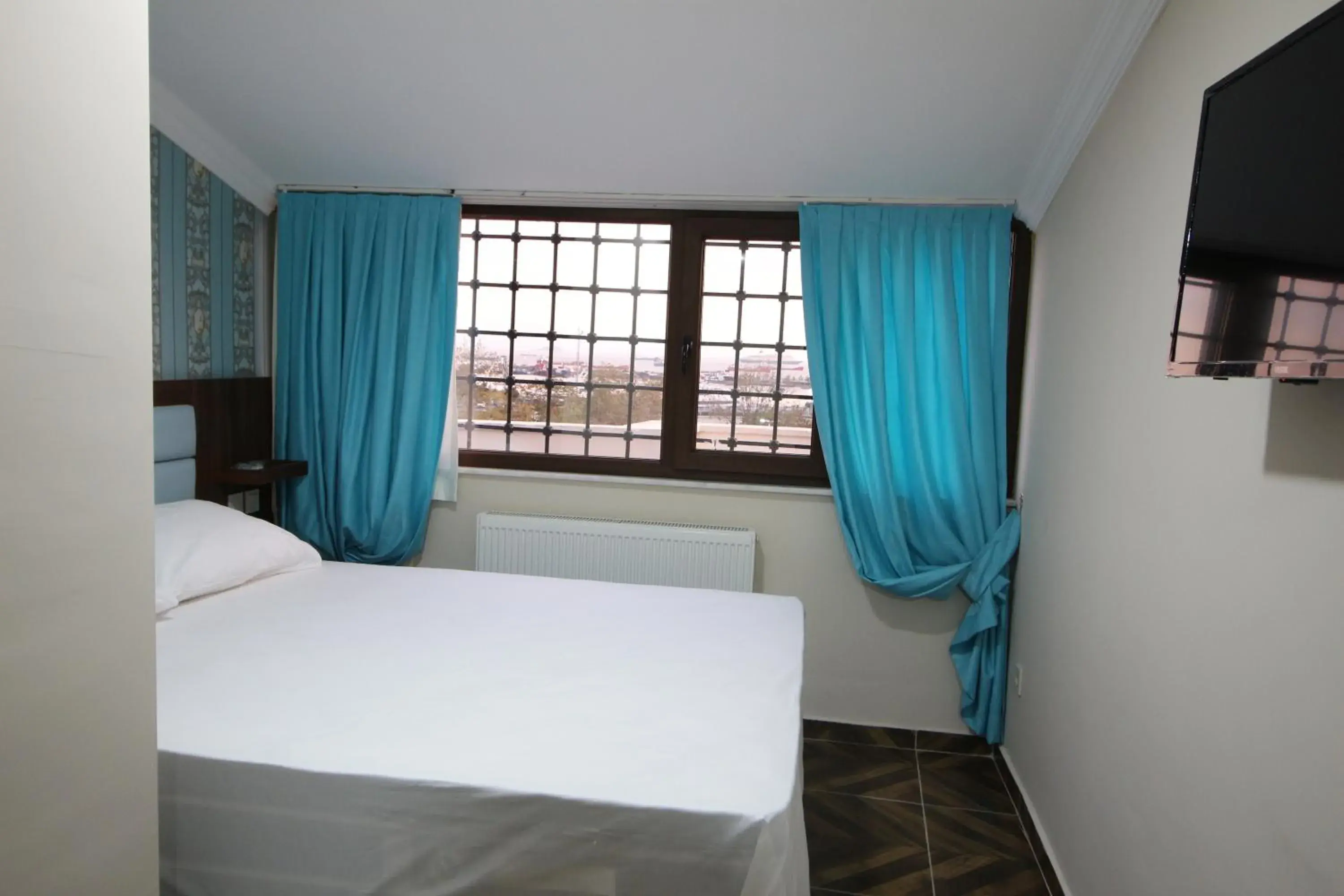 Deluxe Room in HOTEL ÜMİT YENİKAPI Deluxe Room in HOTEL ÜMİT YENİKAPI