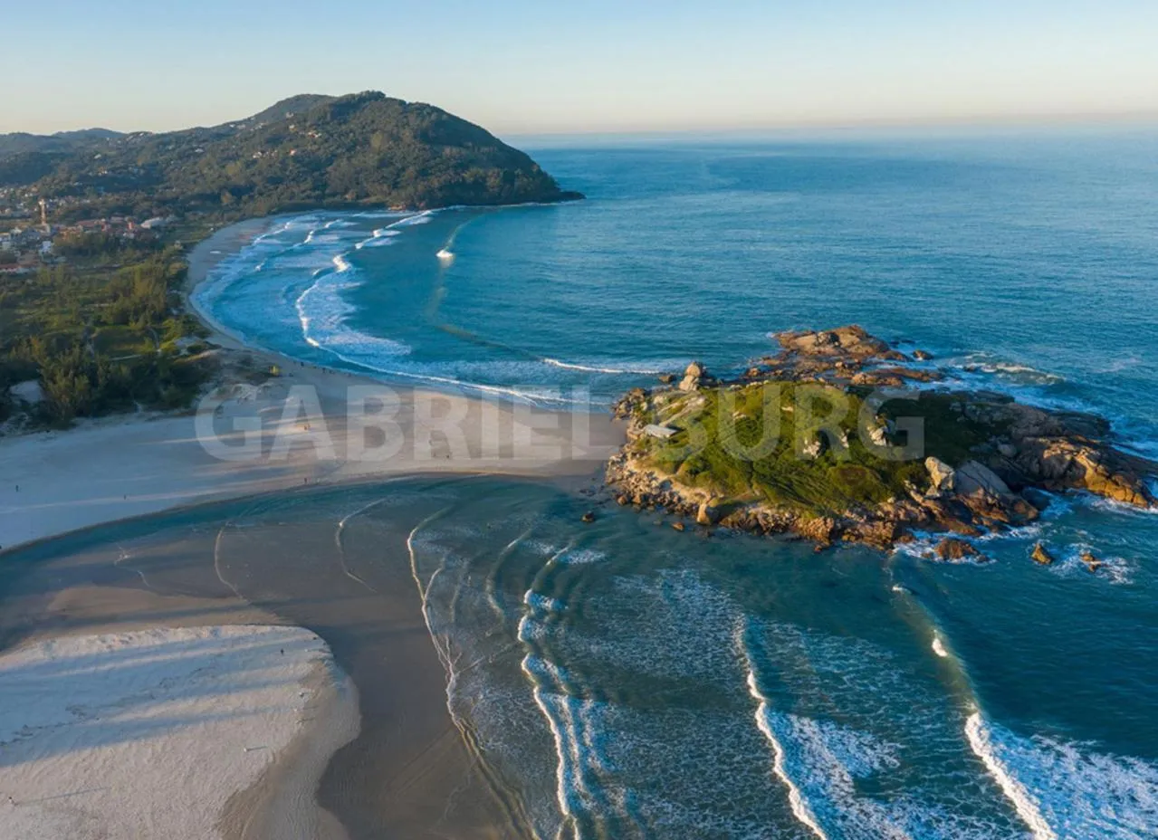 Beach in Pousada El Pátio da Ferrugem uma quadra da praia