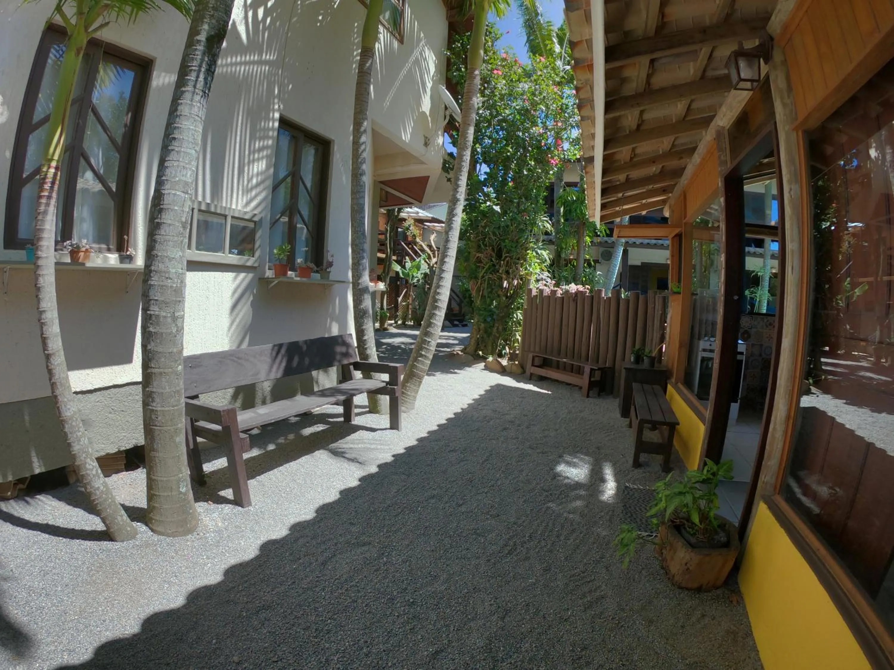 Facade/entrance in Pousada El Pátio da Ferrugem uma quadra da praia
