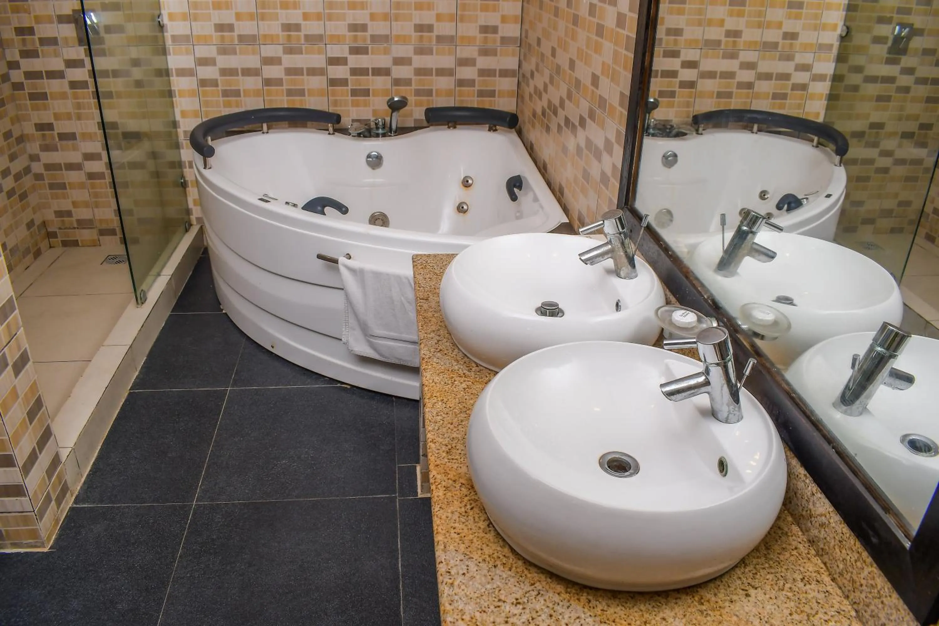 Shower in Cocoa Luxury Resort, Nyali, Mombasa