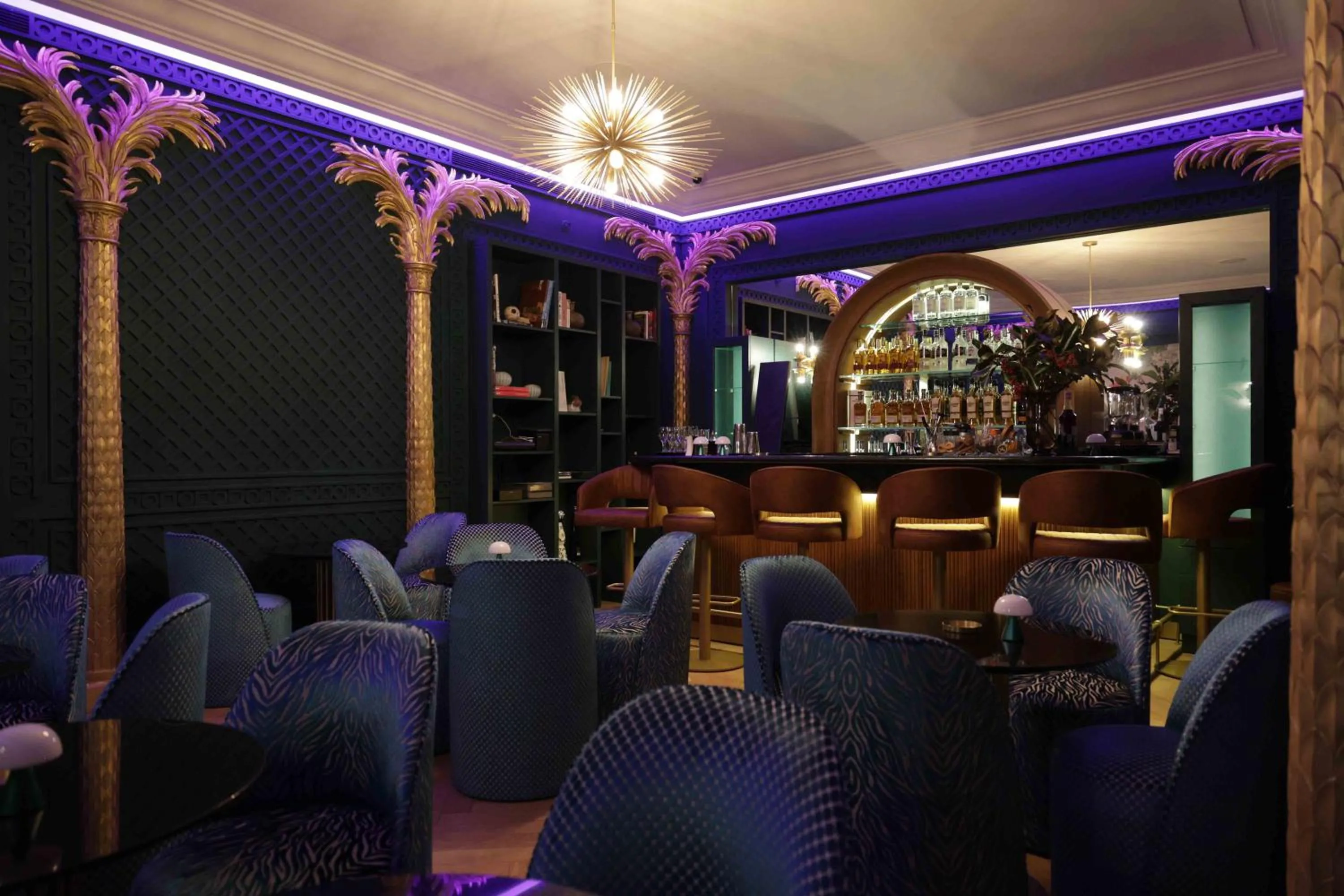 Lounge or bar in Warwick Palm Beach Hotel