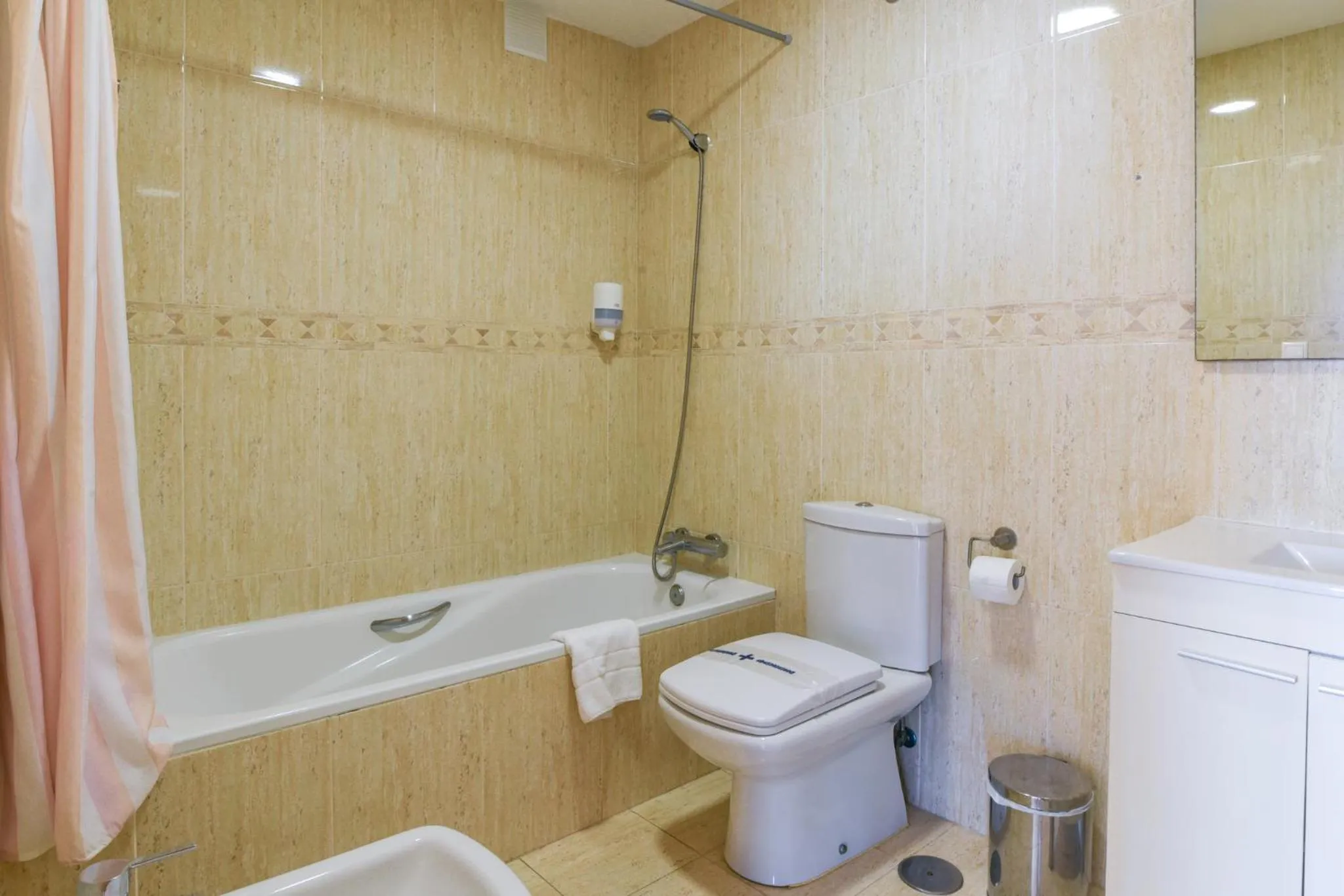 Bathroom in Vegasol Playa AT