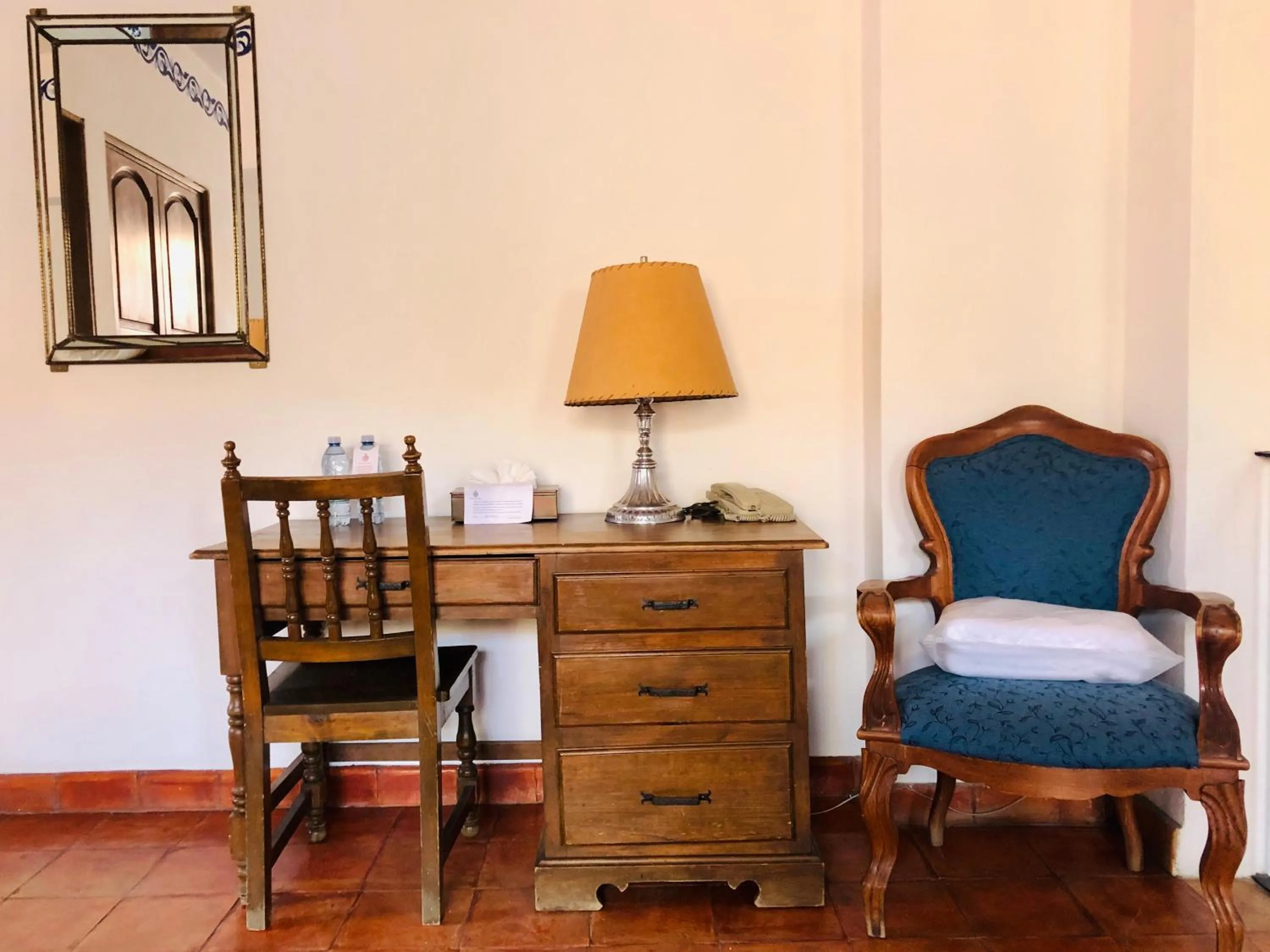 Seating area in Hotel Mansión Virreyes by Rotamundos