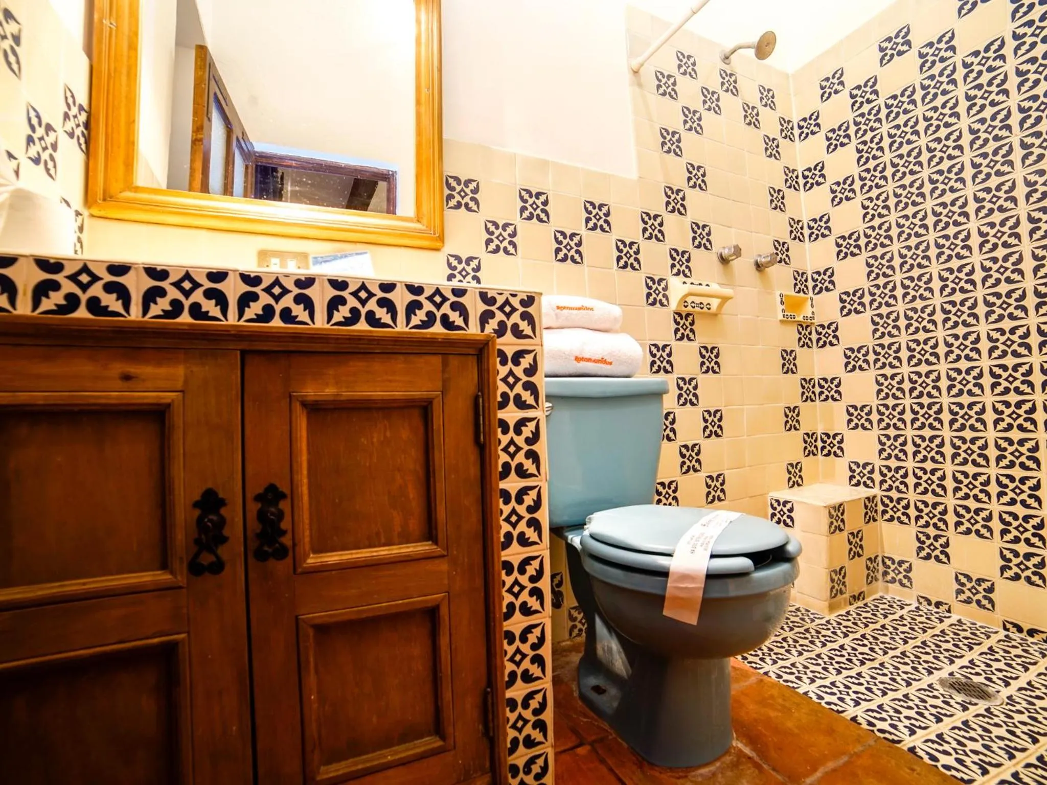 Bathroom in Hotel Mansión Virreyes by Rotamundos