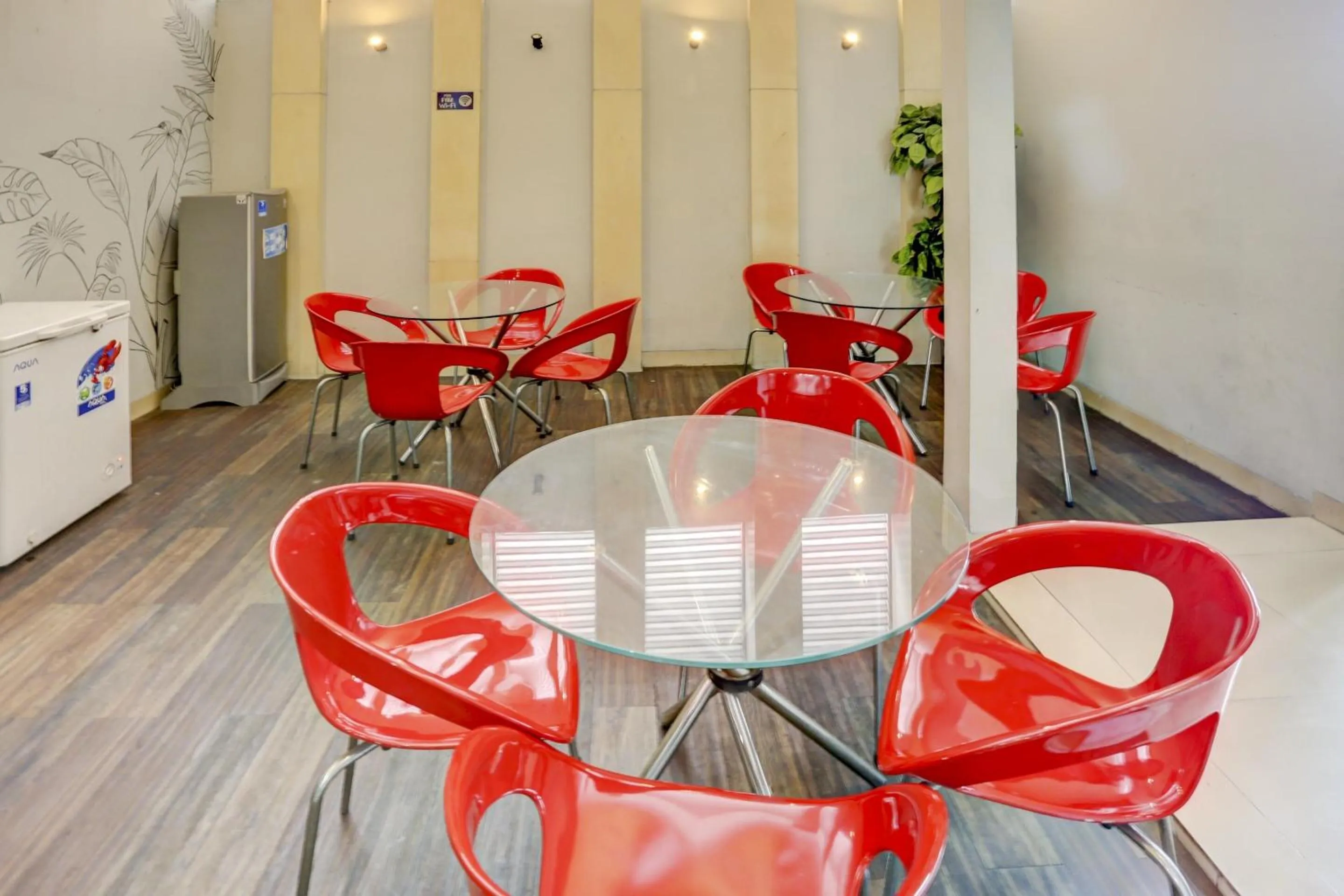 Lobby or reception in SUPER OYO Capital O 90056 Wisma Kebon Kacang 9