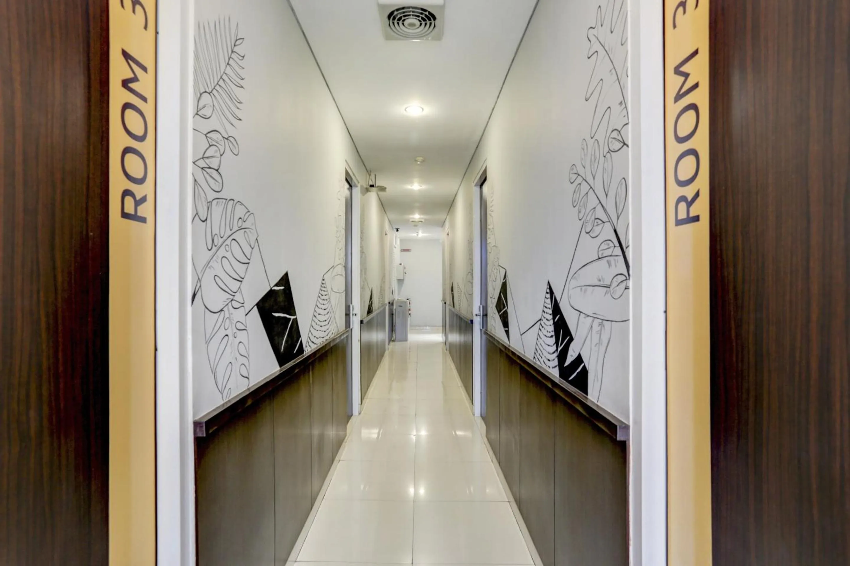 Lobby or reception in SUPER OYO Capital O 90056 Wisma Kebon Kacang 9