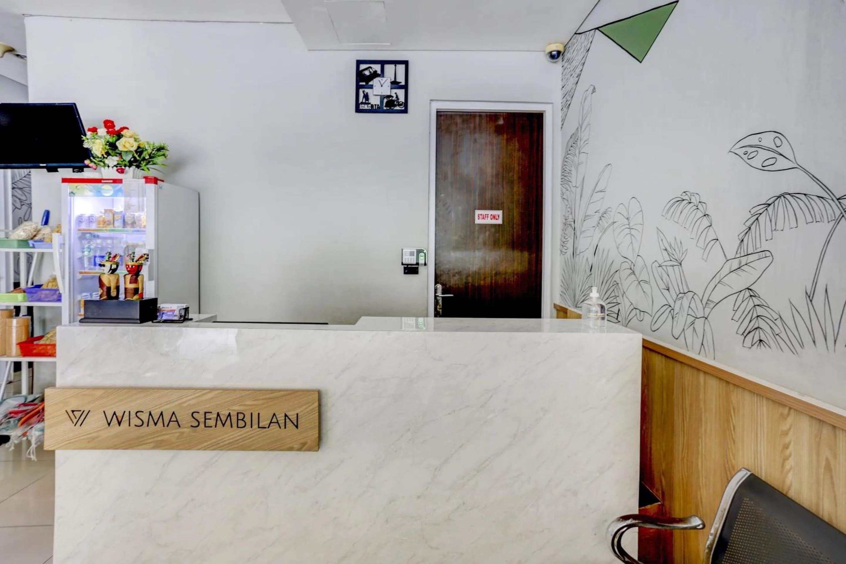Lobby or reception in SUPER OYO Capital O 90056 Wisma Kebon Kacang 9