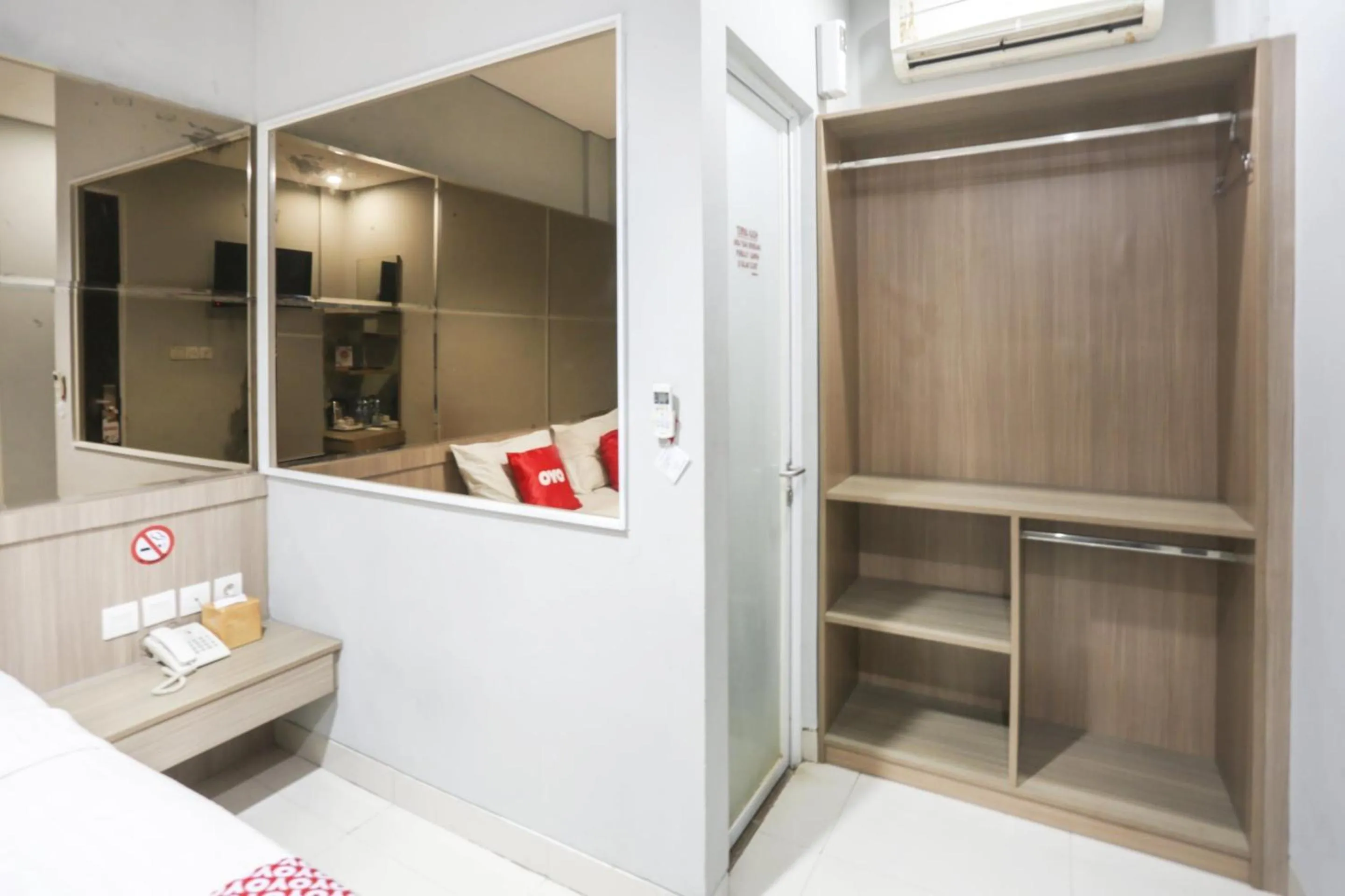 Bedroom in SUPER OYO Capital O 90056 Wisma Kebon Kacang 9