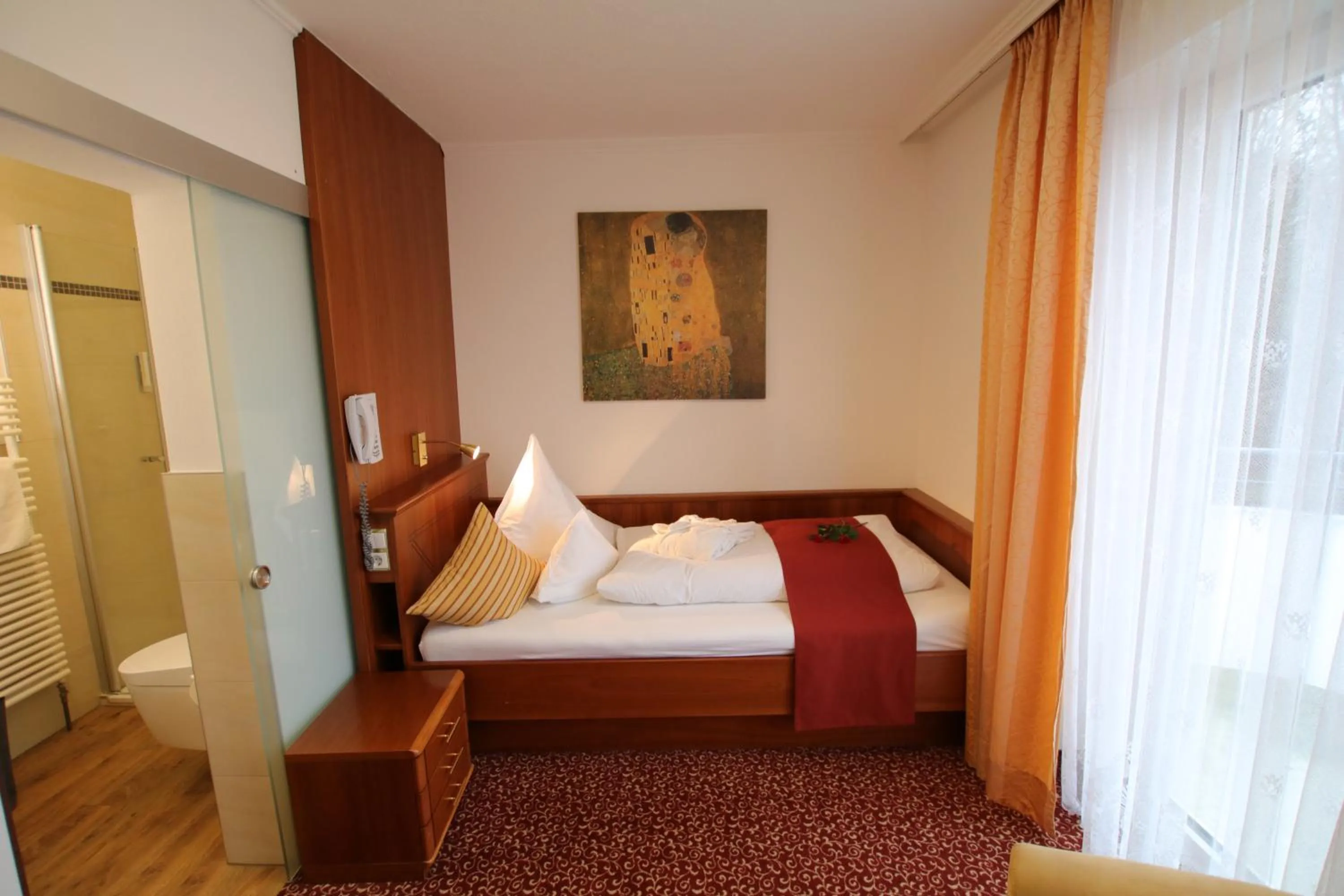 Photo of the whole room, Bed in ANGERHOF Kur- und Thermenhotel