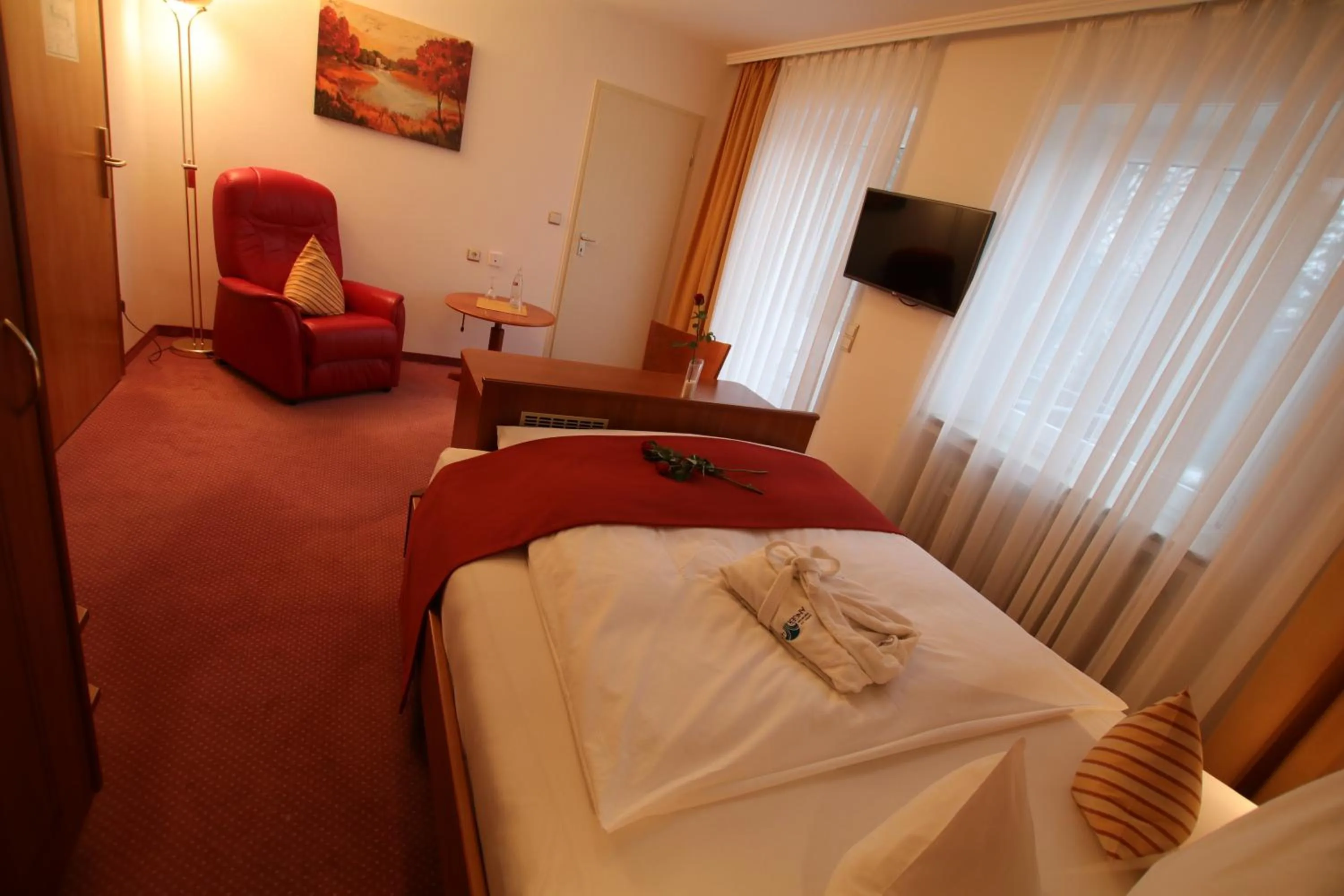 Photo of the whole room, Bed in ANGERHOF Kur- und Thermenhotel
