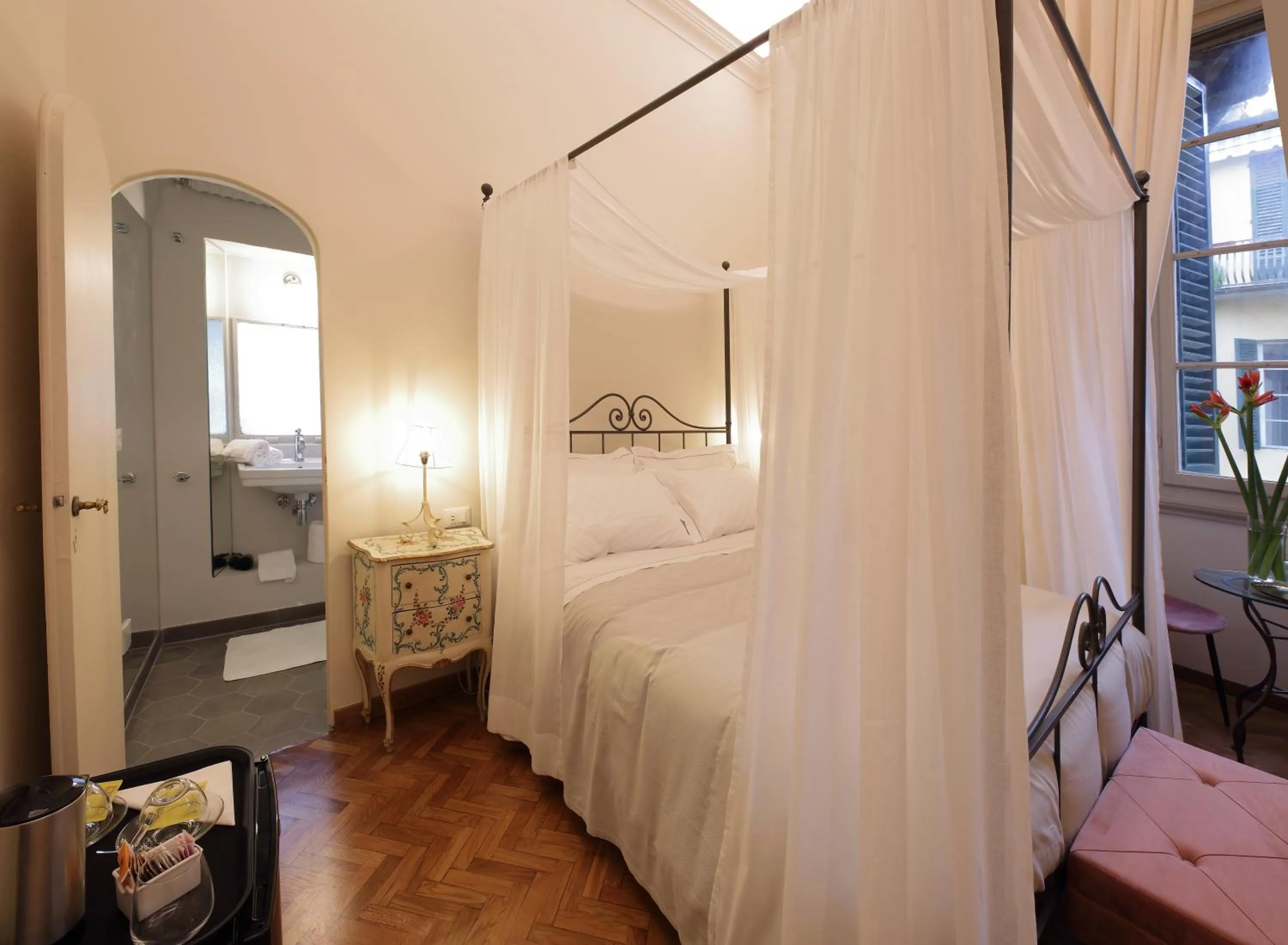 Photo of the whole room, Bed in Corsini Tintori