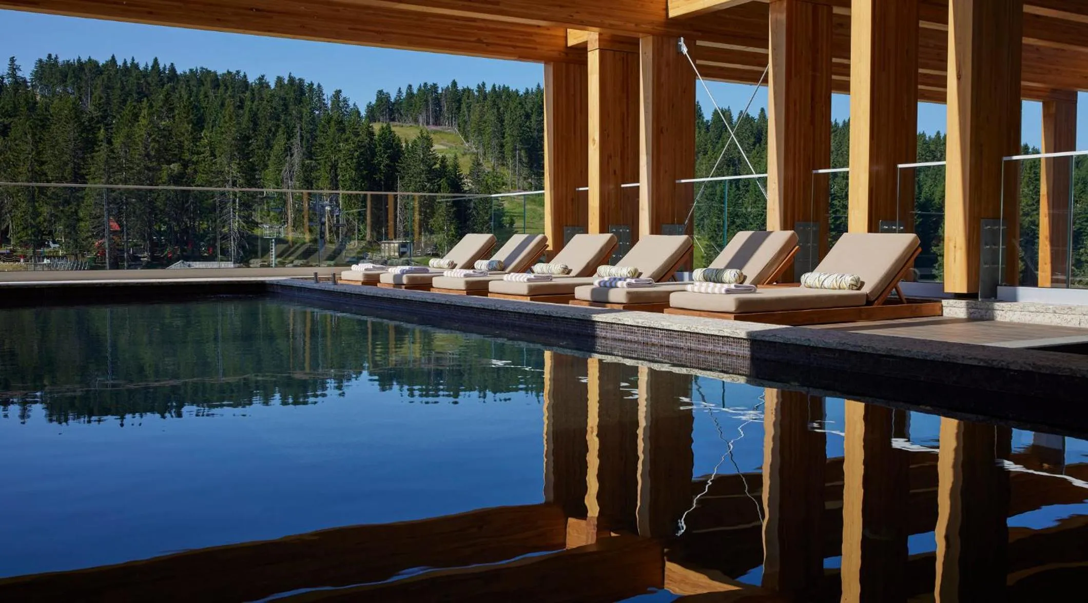 Swimming pool in Viceroy Kopaonik Resort & Spa