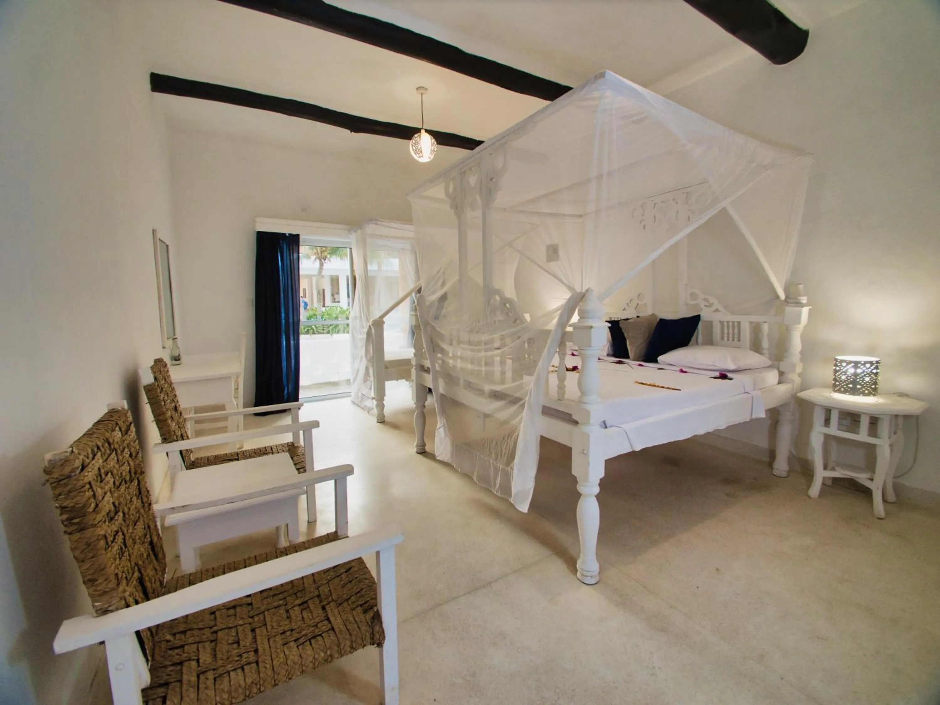 Bed in Barracuda Inn Resort