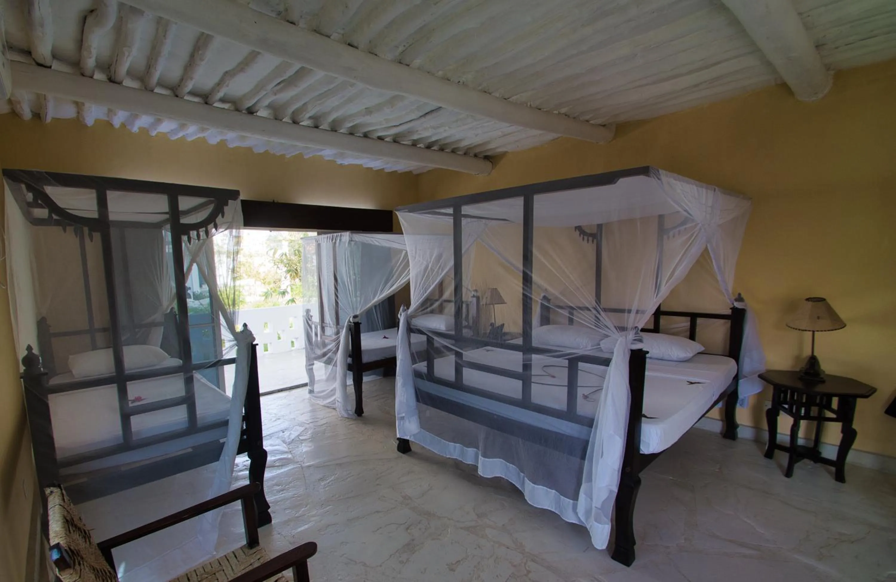 Bed in Barracuda Inn Resort