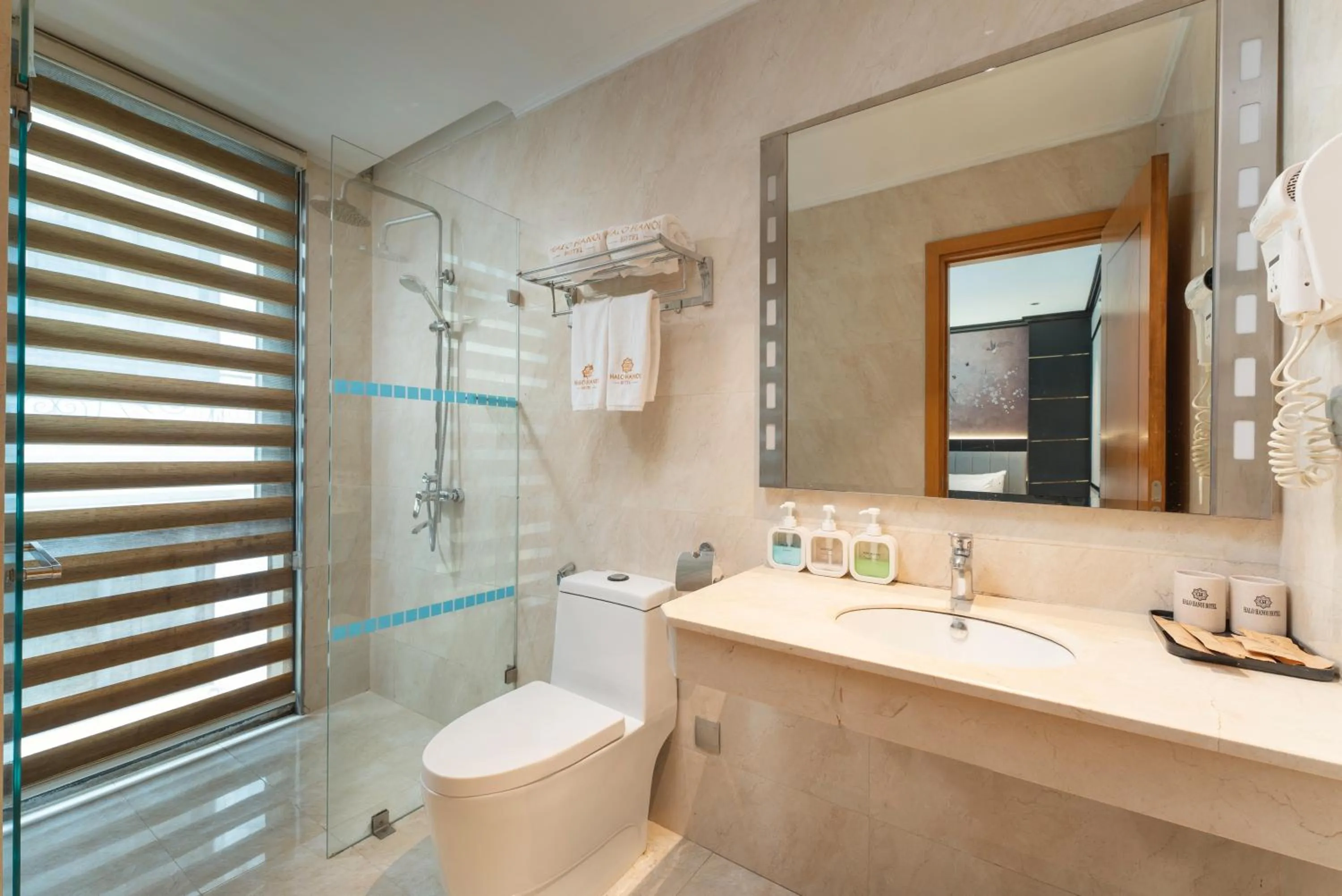 Shower in HALO HANOI HOTEL