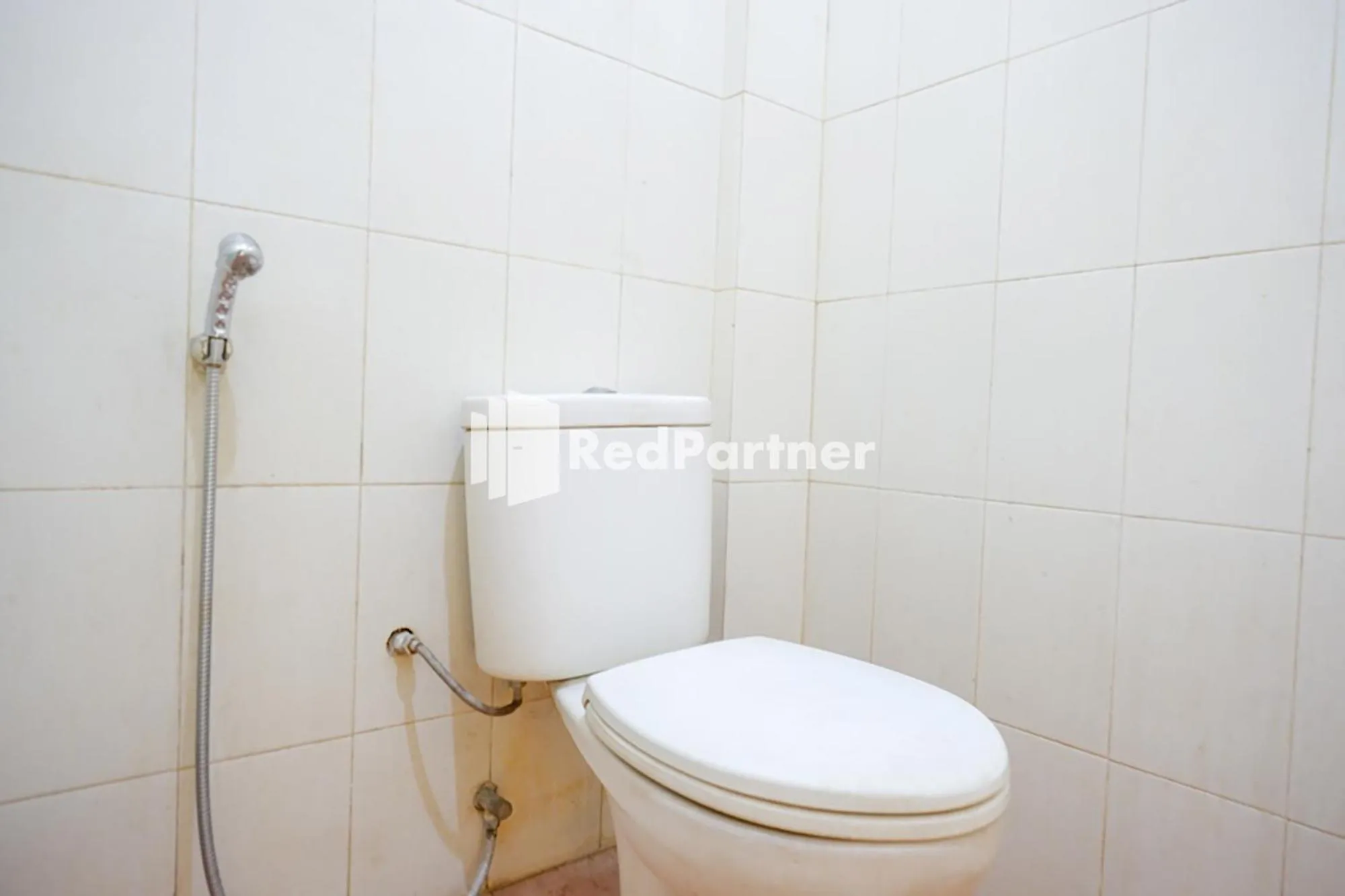 Bathroom in Pringgondani Guest House At Pandanaran Hills Semarang