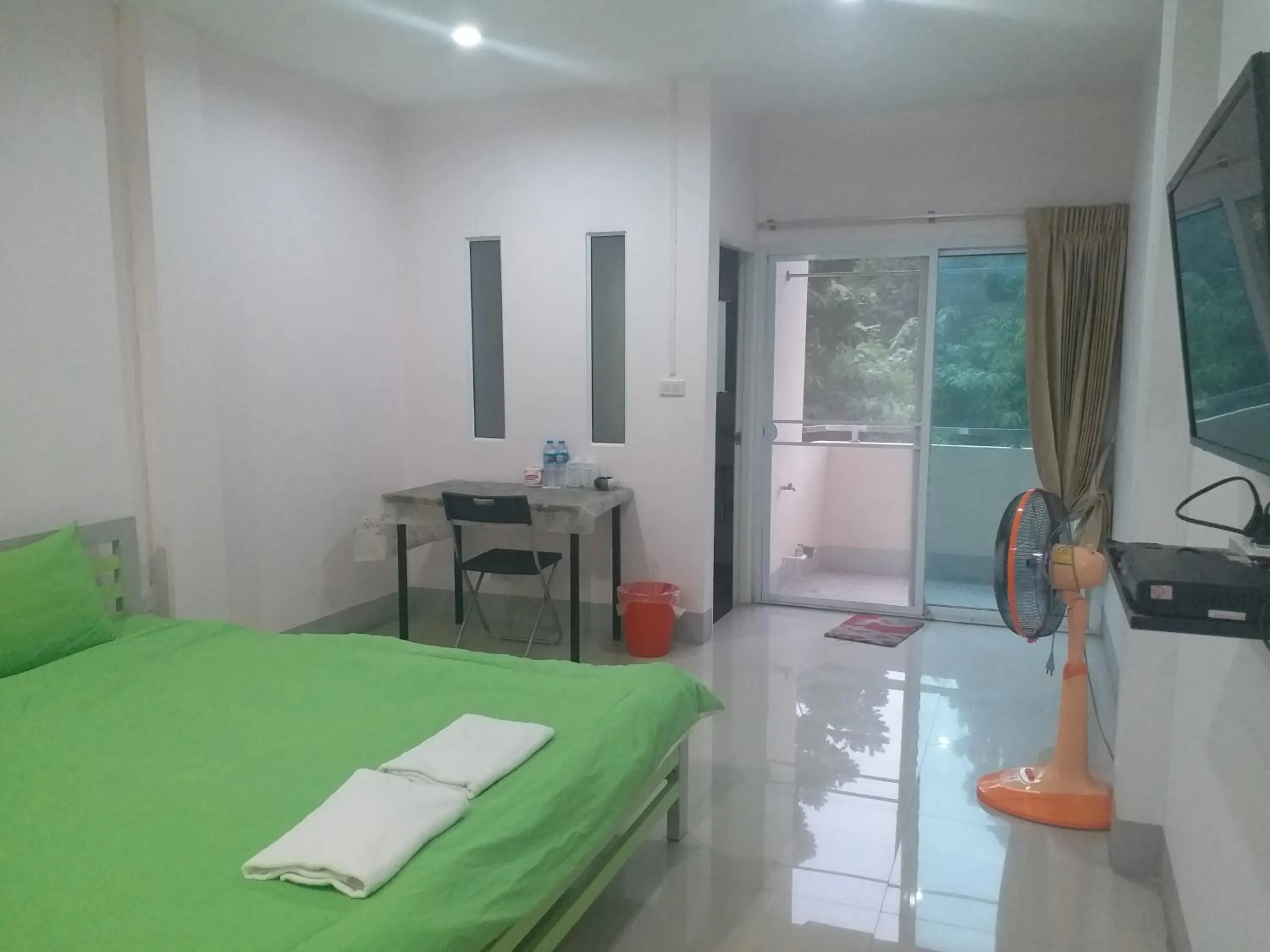 Bedroom, Bed in Chawalee Place