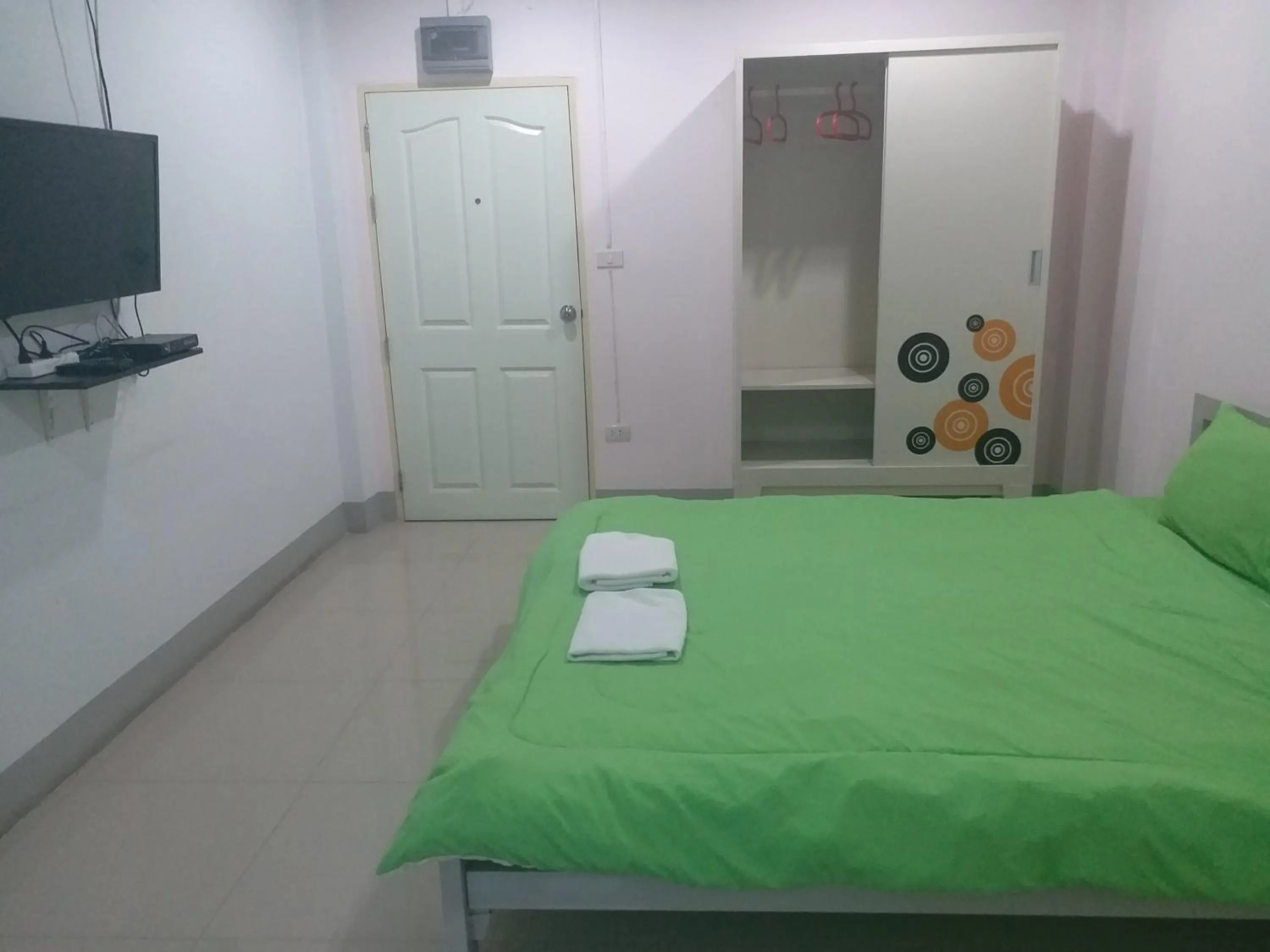 Bedroom, Bed in Chawalee Place