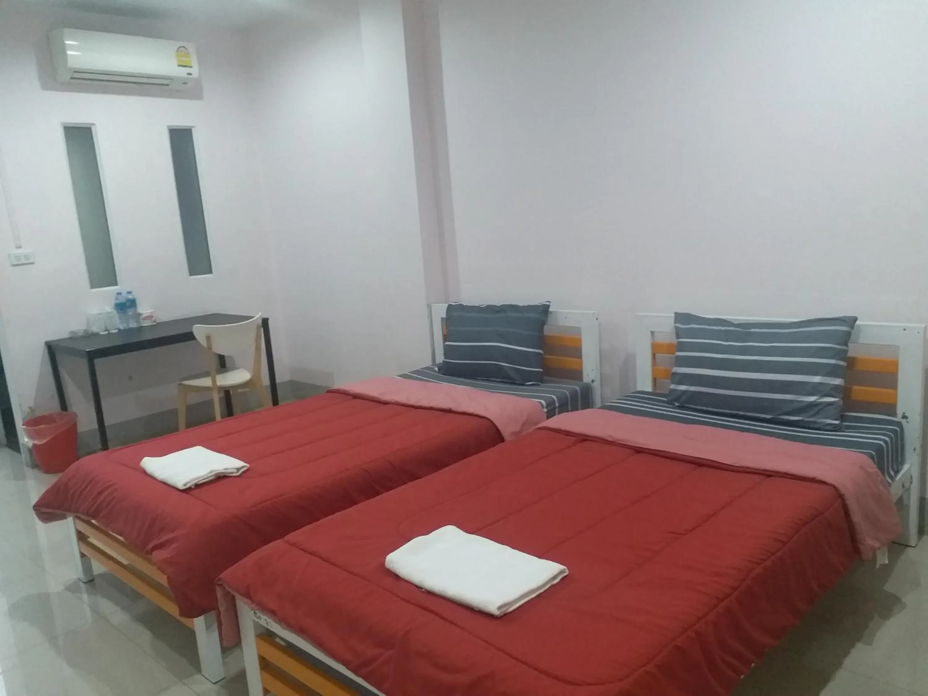 Bedroom, Bed in Chawalee Place